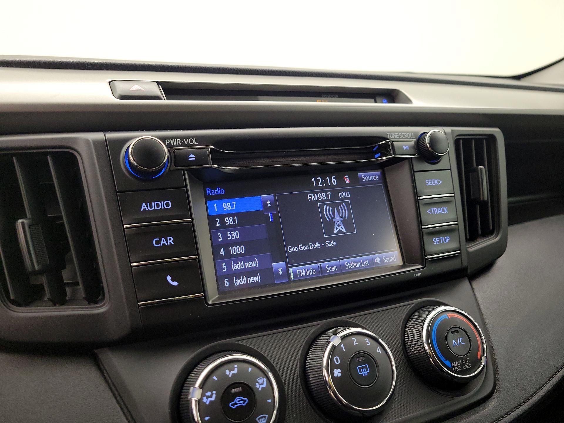 Thumbnail: 2016 Toyota RAV4 - 15