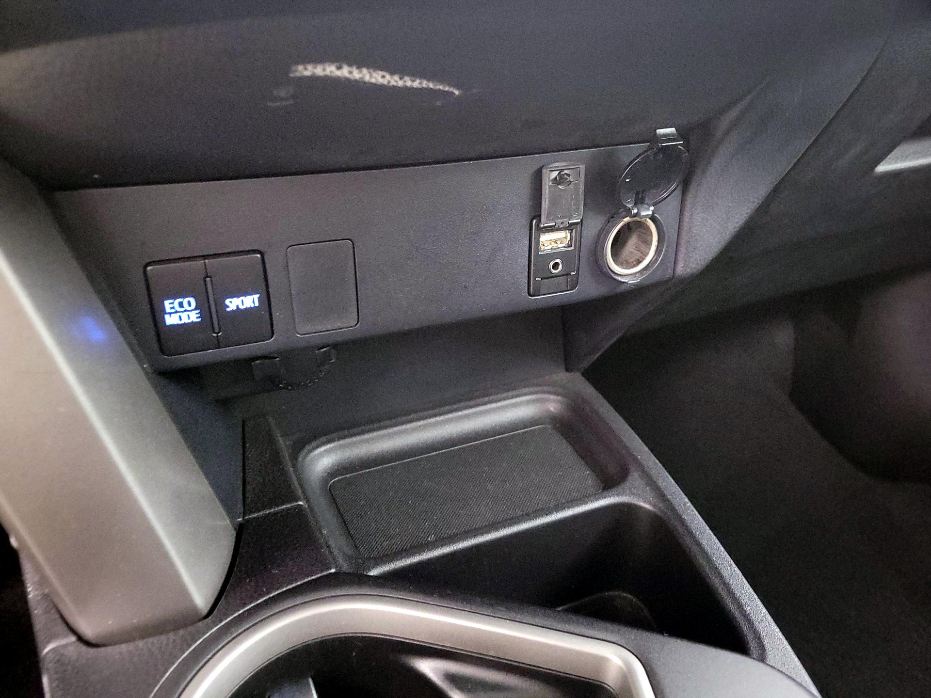 Thumbnail: 2016 Toyota RAV4 - 18