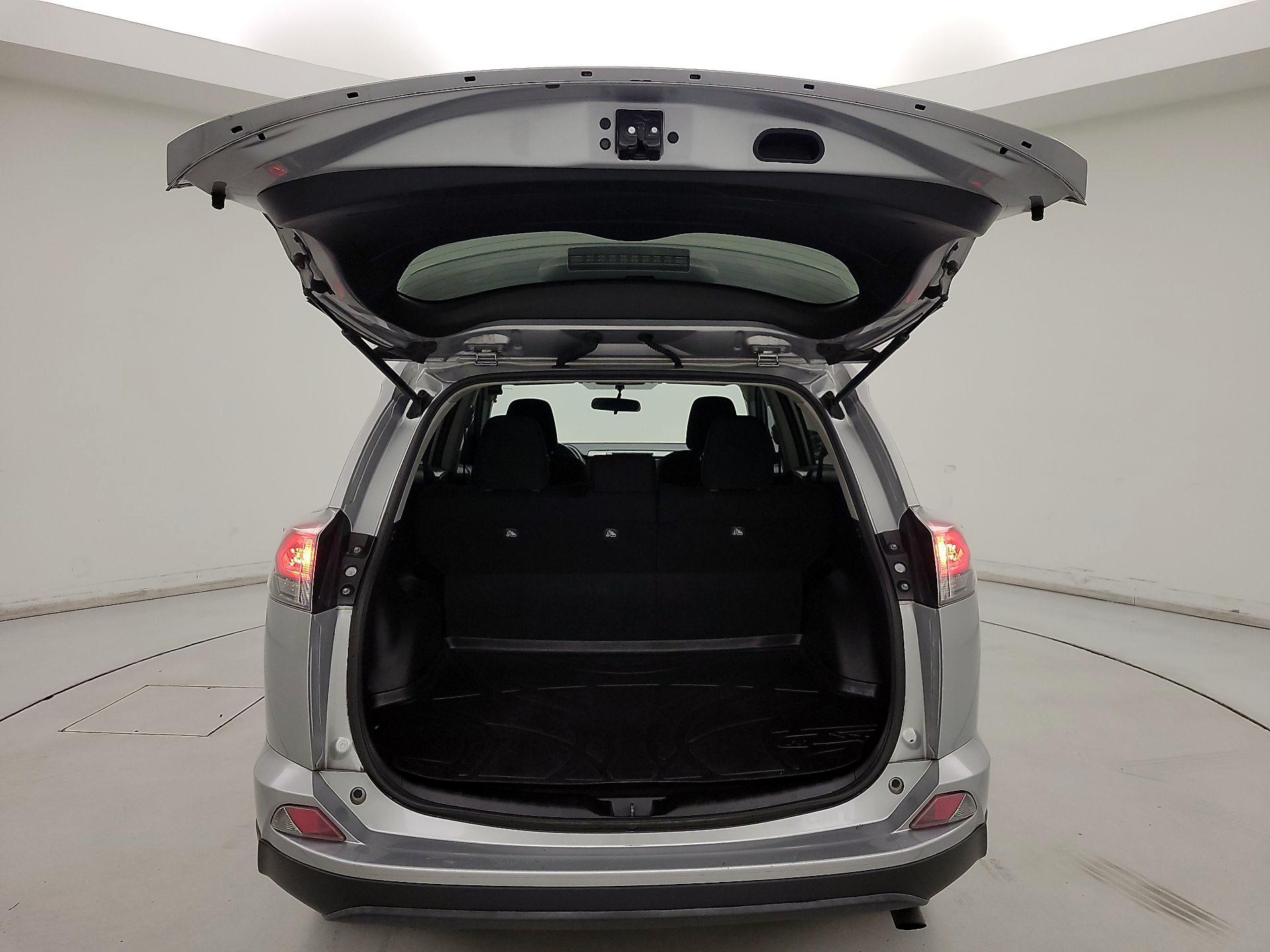 Thumbnail: 2016 Toyota RAV4 - 20