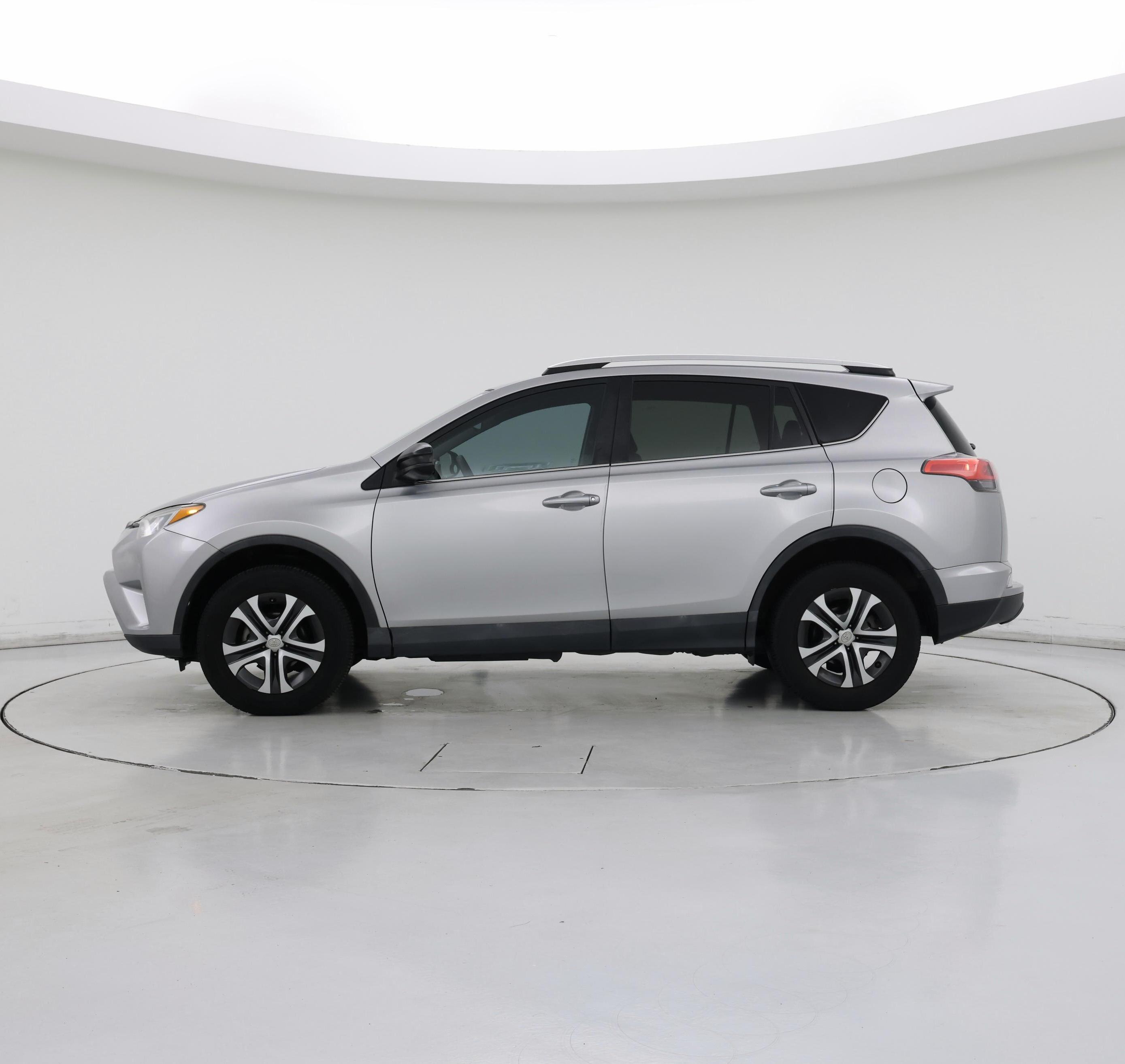 Thumbnail: 2016 Toyota RAV4 - 3