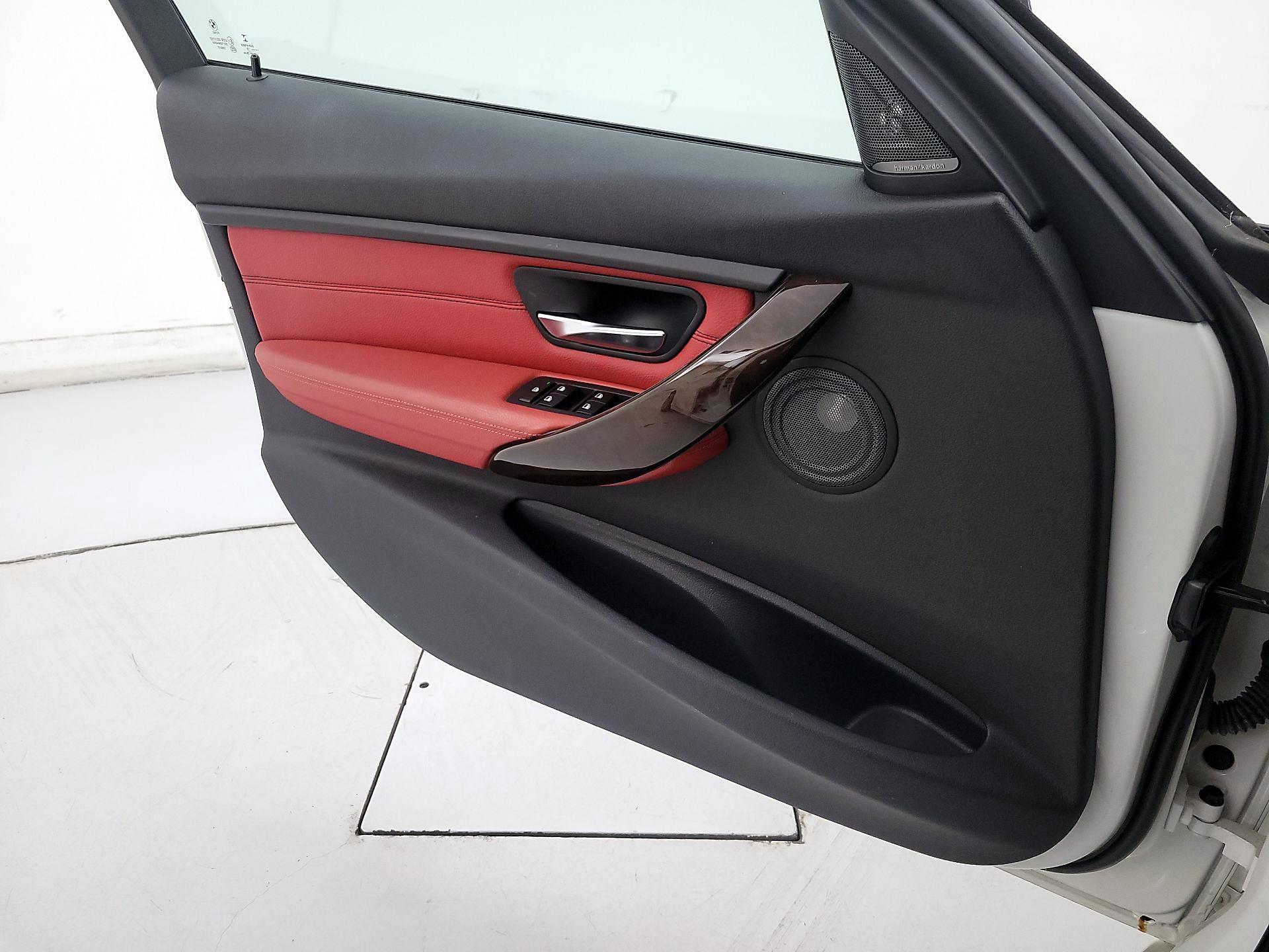 Thumbnail: 2015 BMW 3 Series - 12