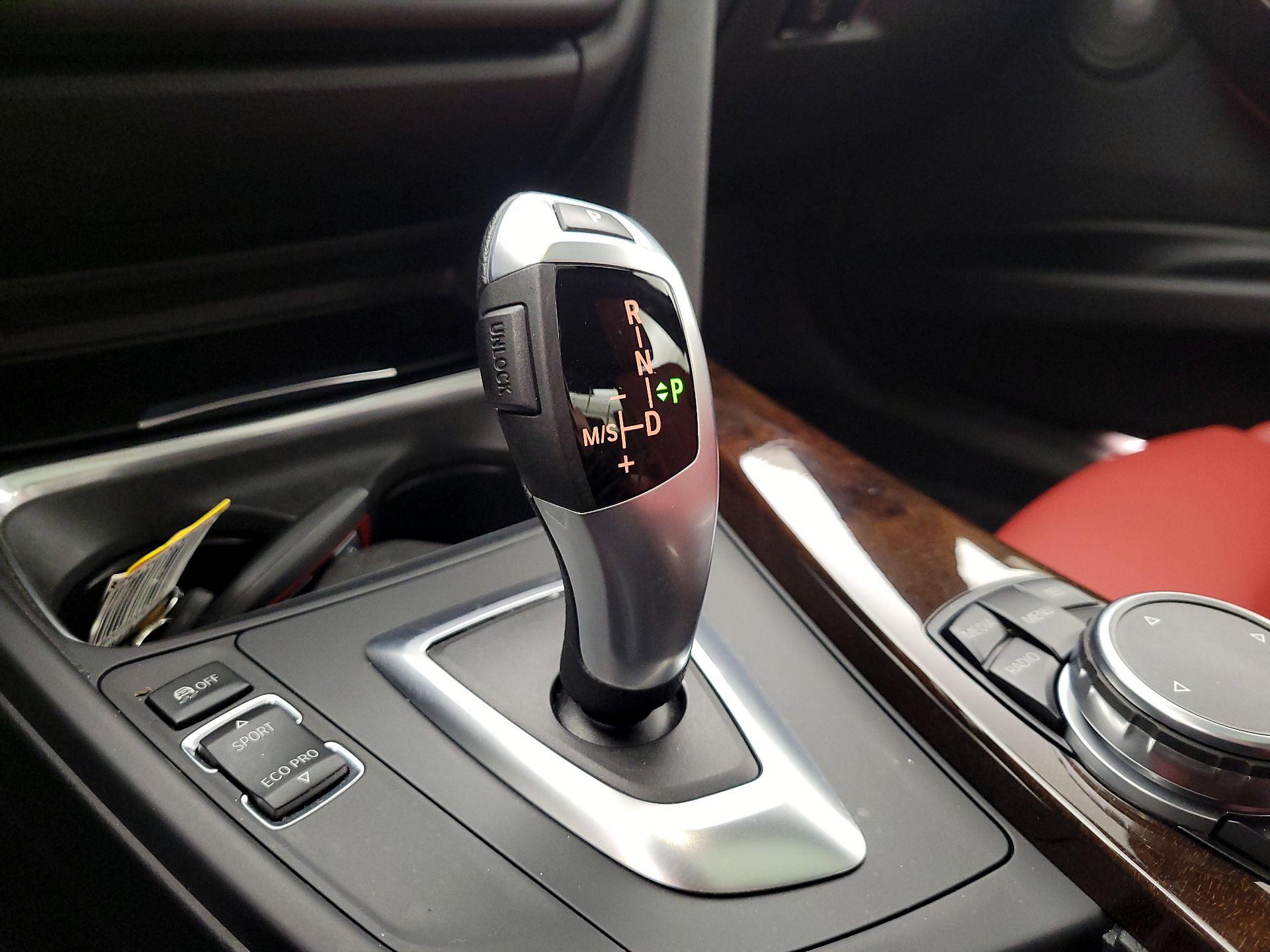 Thumbnail: 2015 BMW 3 Series - 17