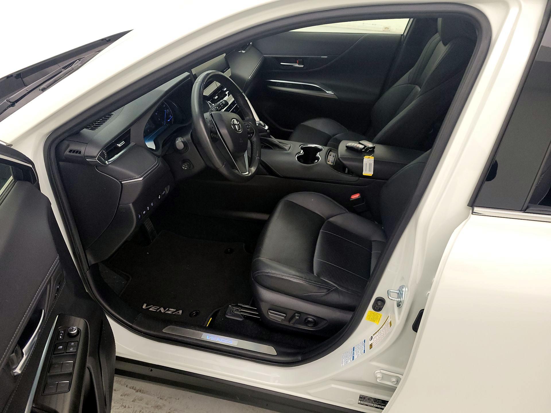 Thumbnail: 2021 Toyota Venza - 11