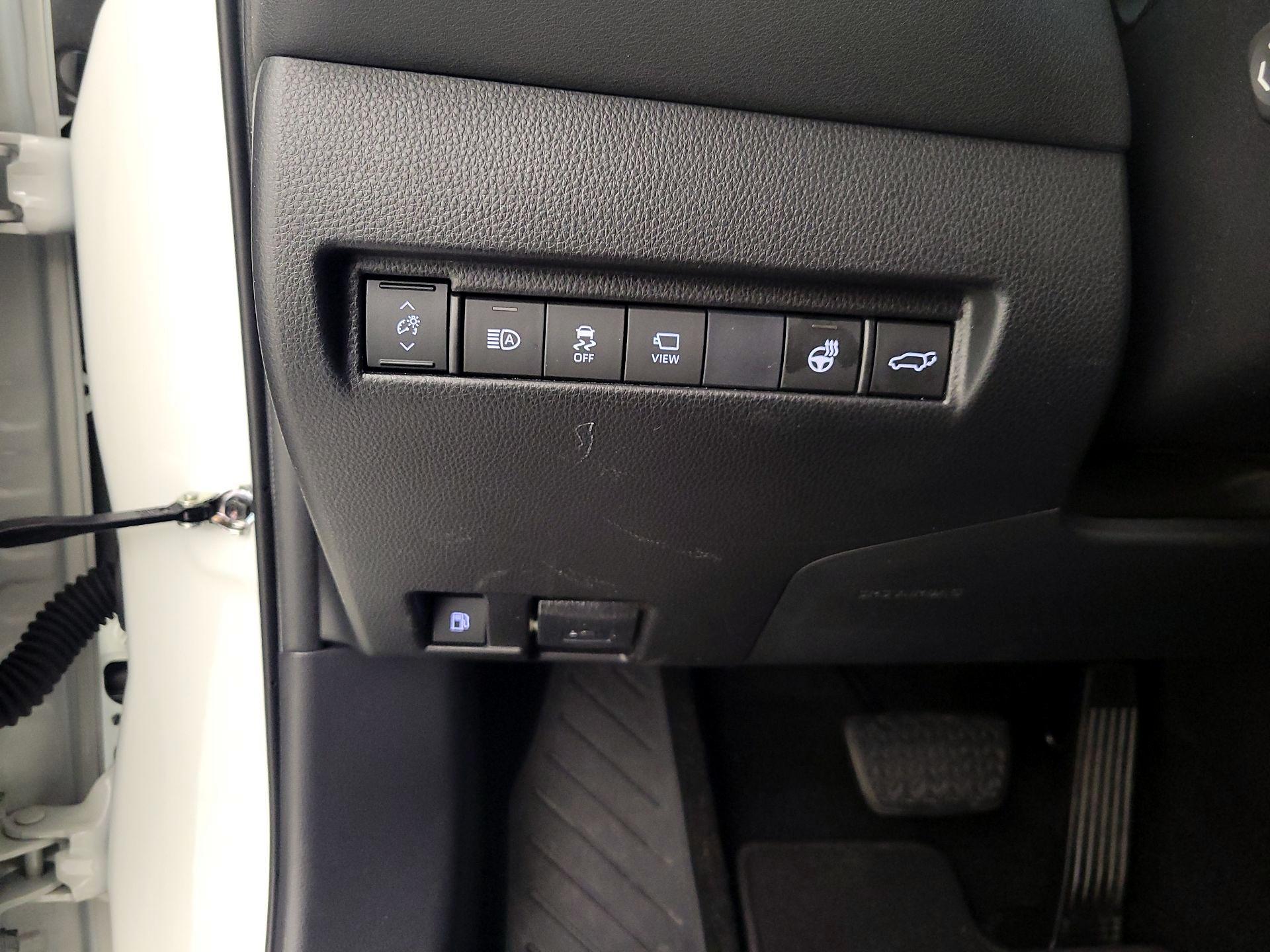 Thumbnail: 2021 Toyota Venza - 13