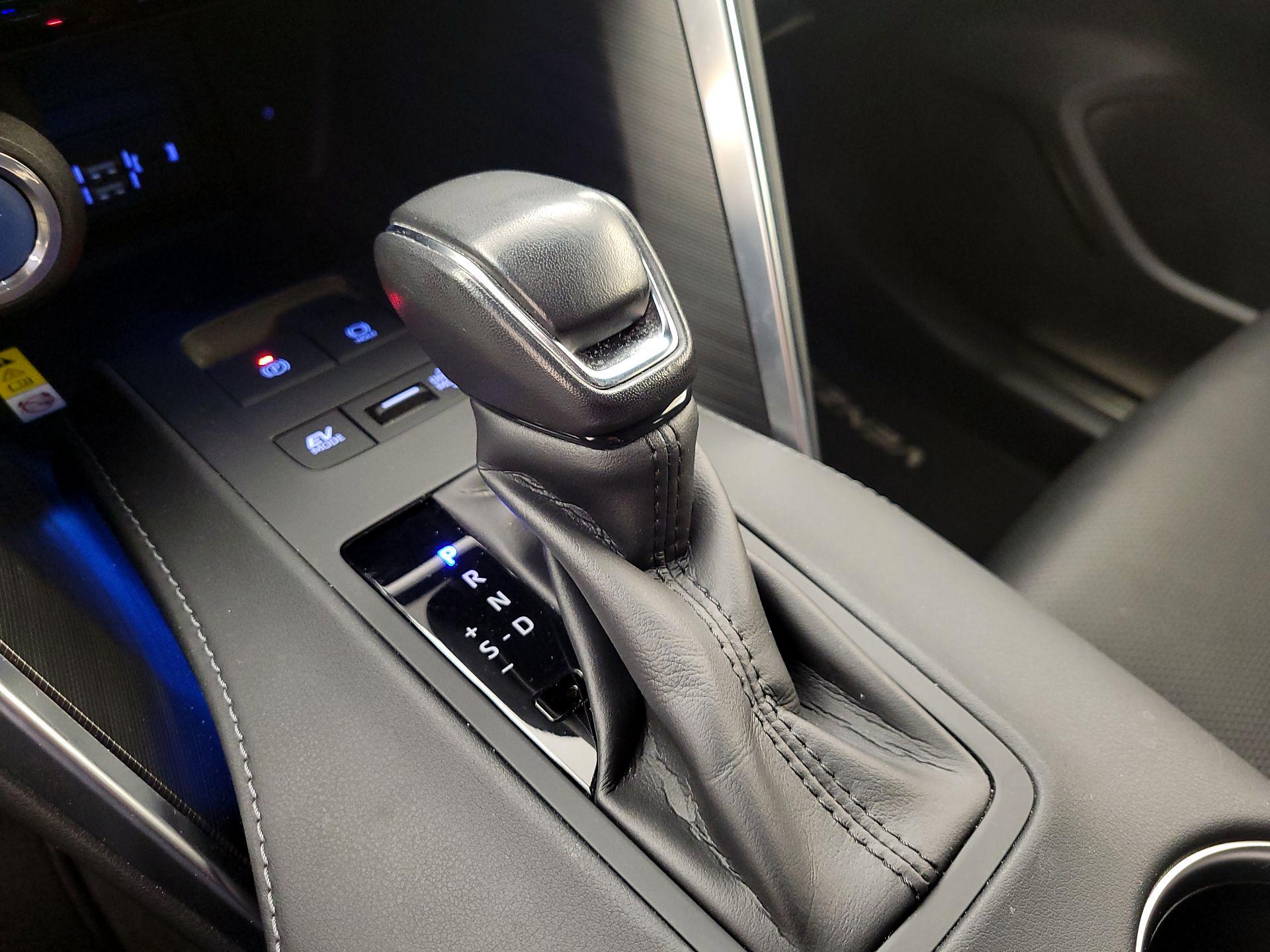 Thumbnail: 2021 Toyota Venza - 17