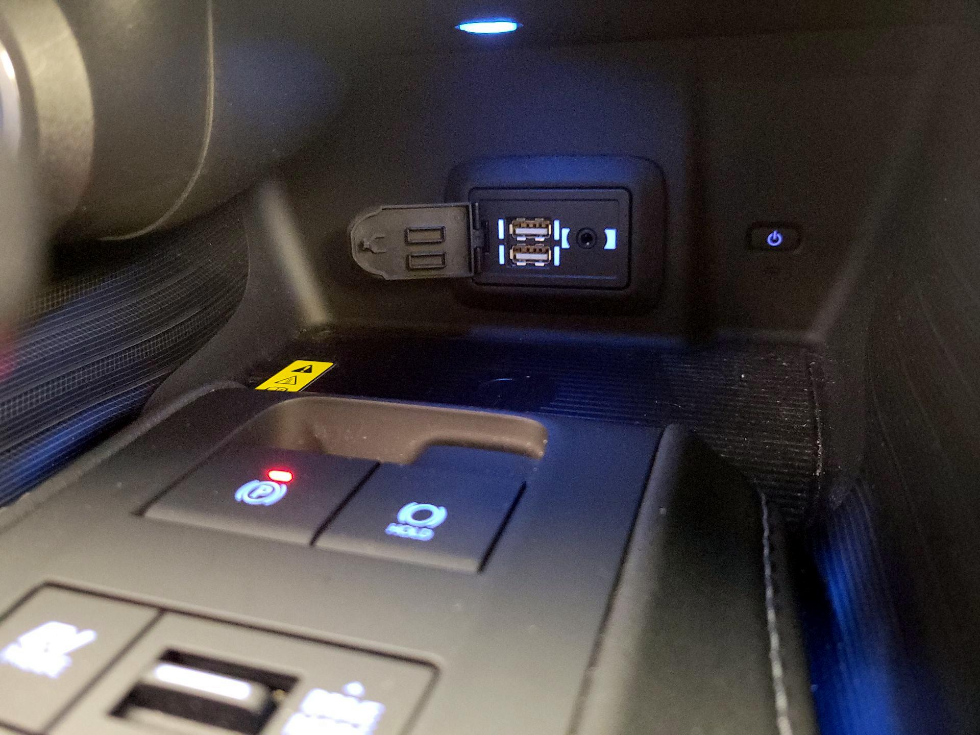 Thumbnail: 2021 Toyota Venza - 18