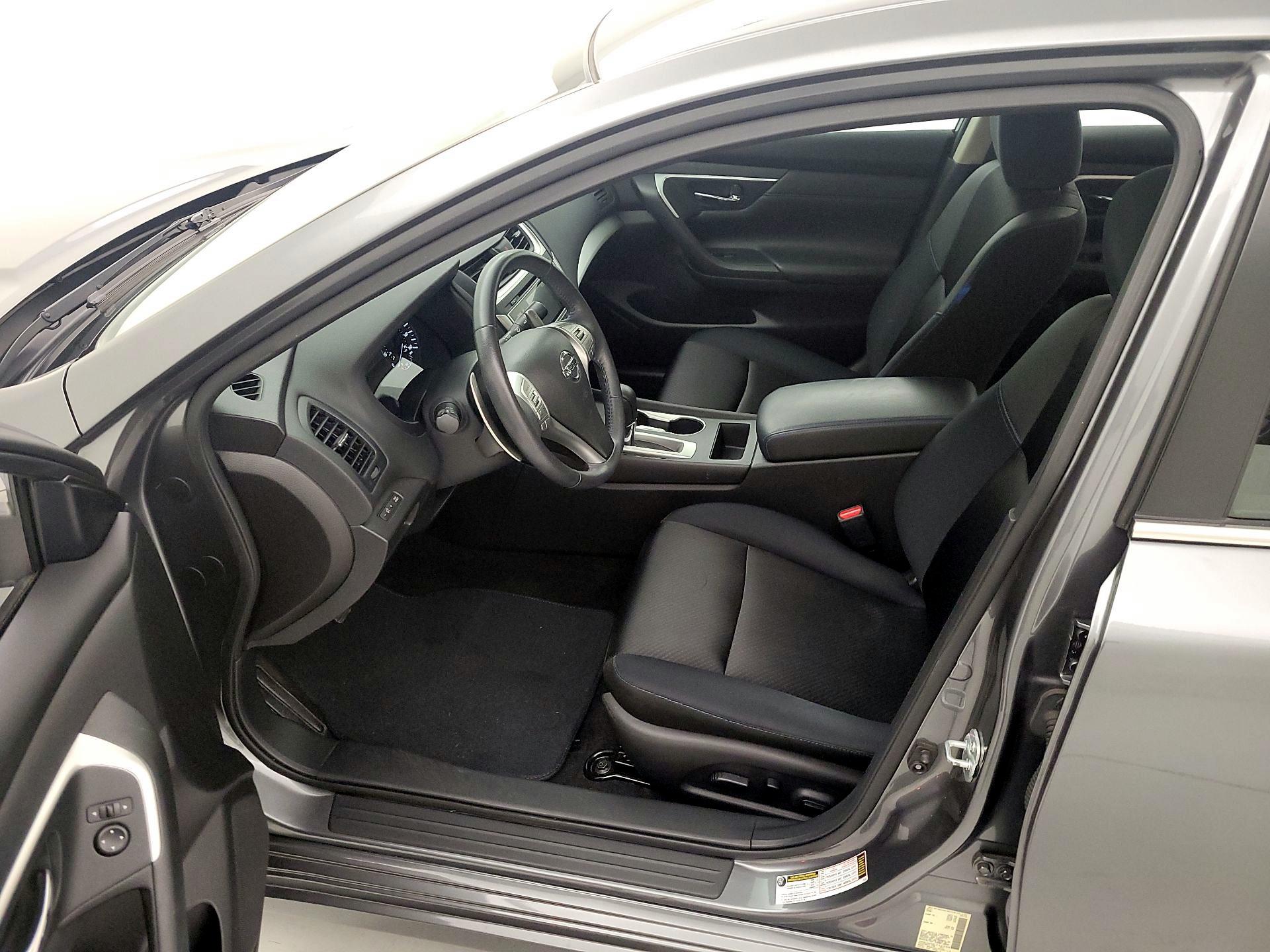 Thumbnail: 2016 Nissan Altima - 11