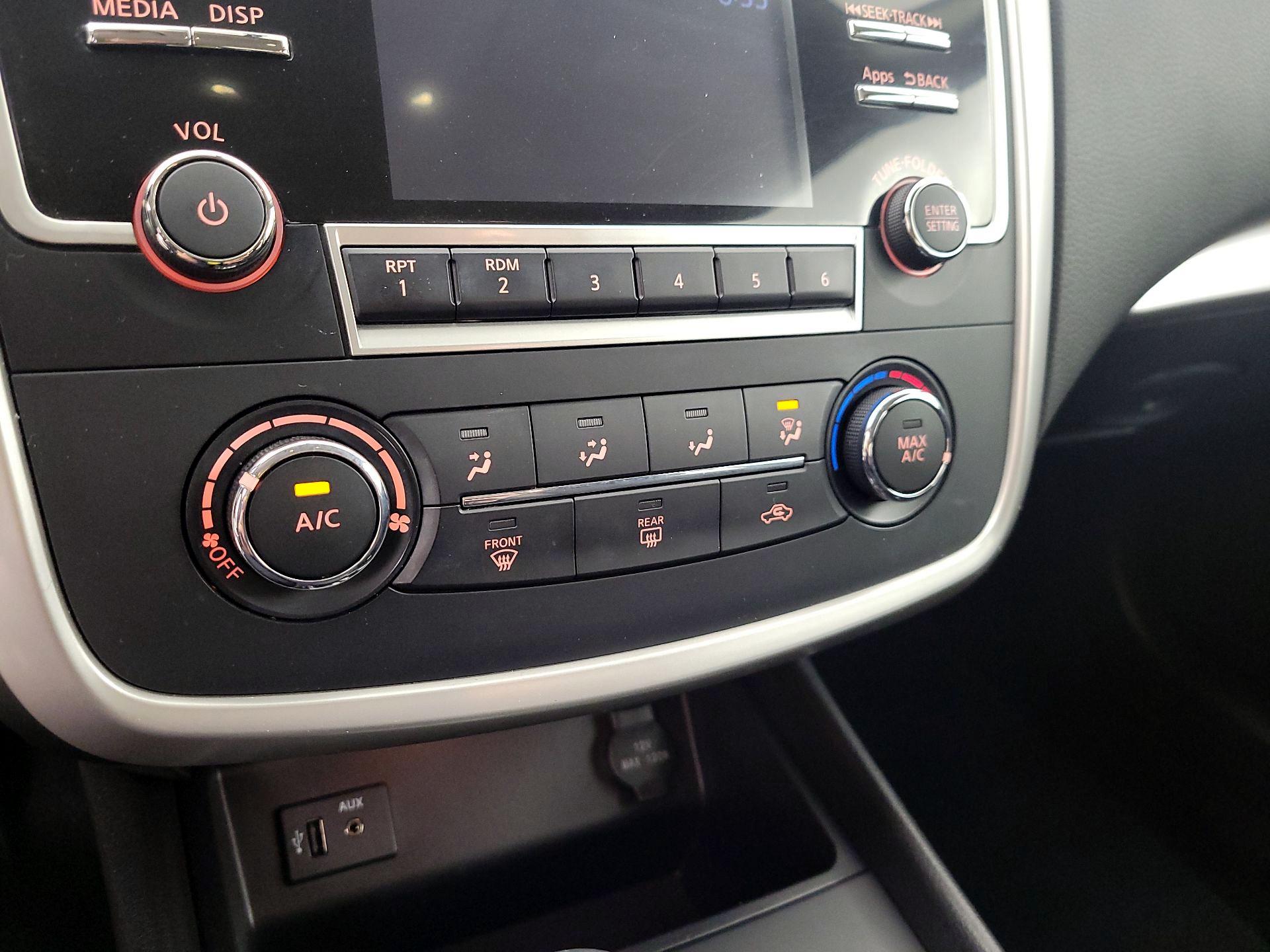 Thumbnail: 2016 Nissan Altima - 16