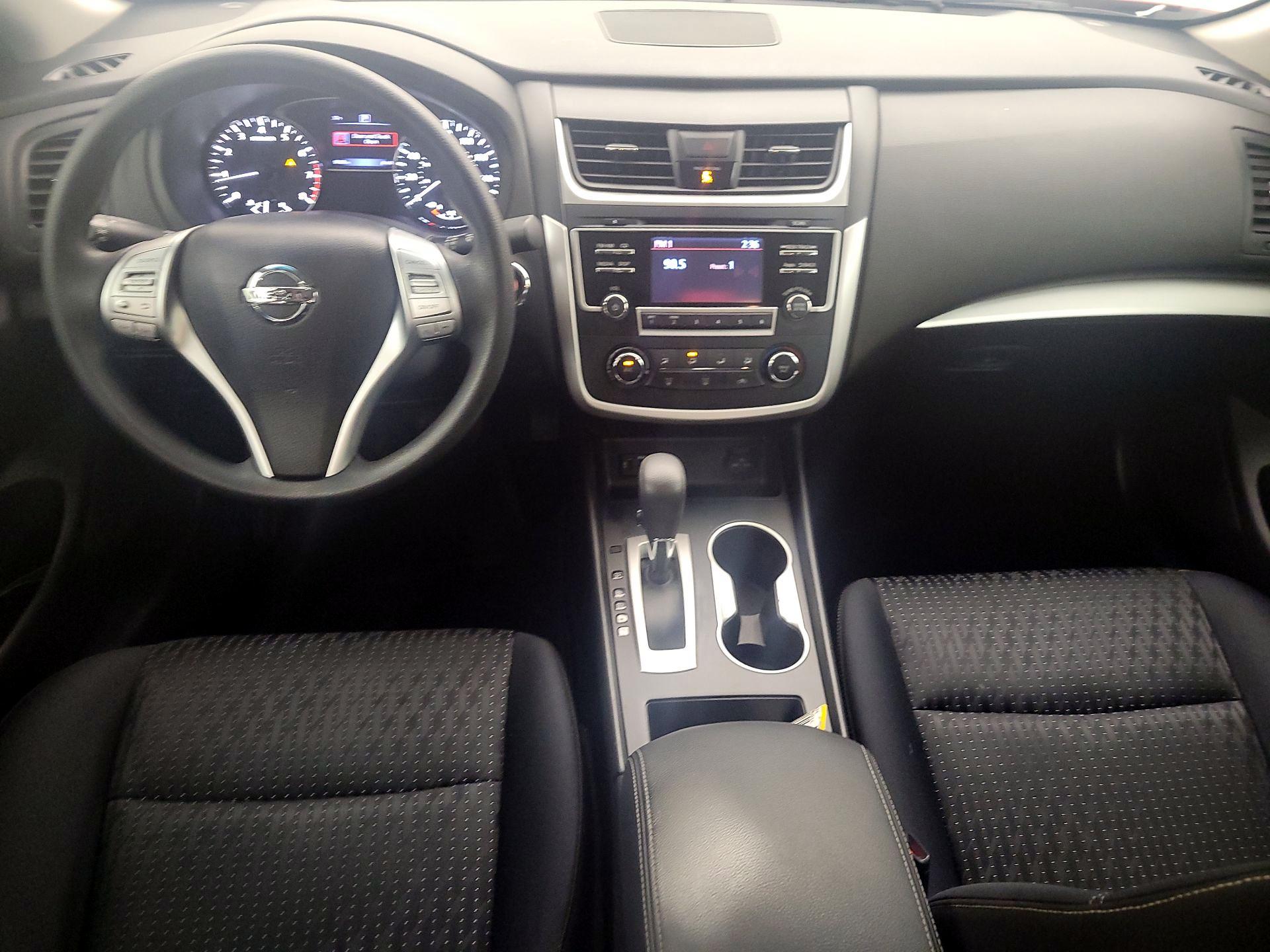 Thumbnail: 2016 Nissan Altima - 9