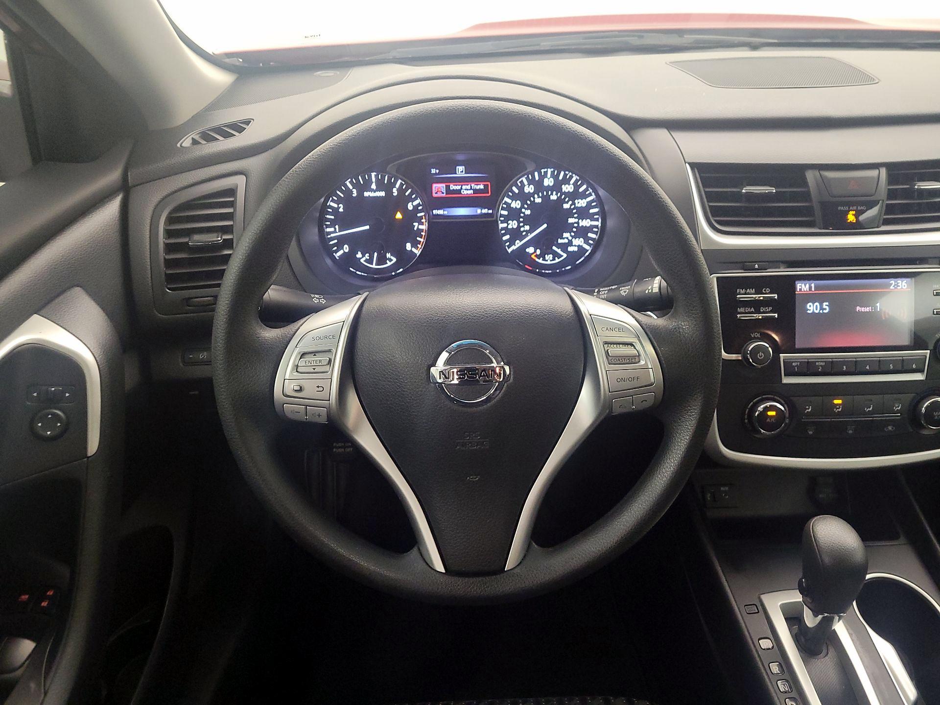 Thumbnail: 2016 Nissan Altima - 10