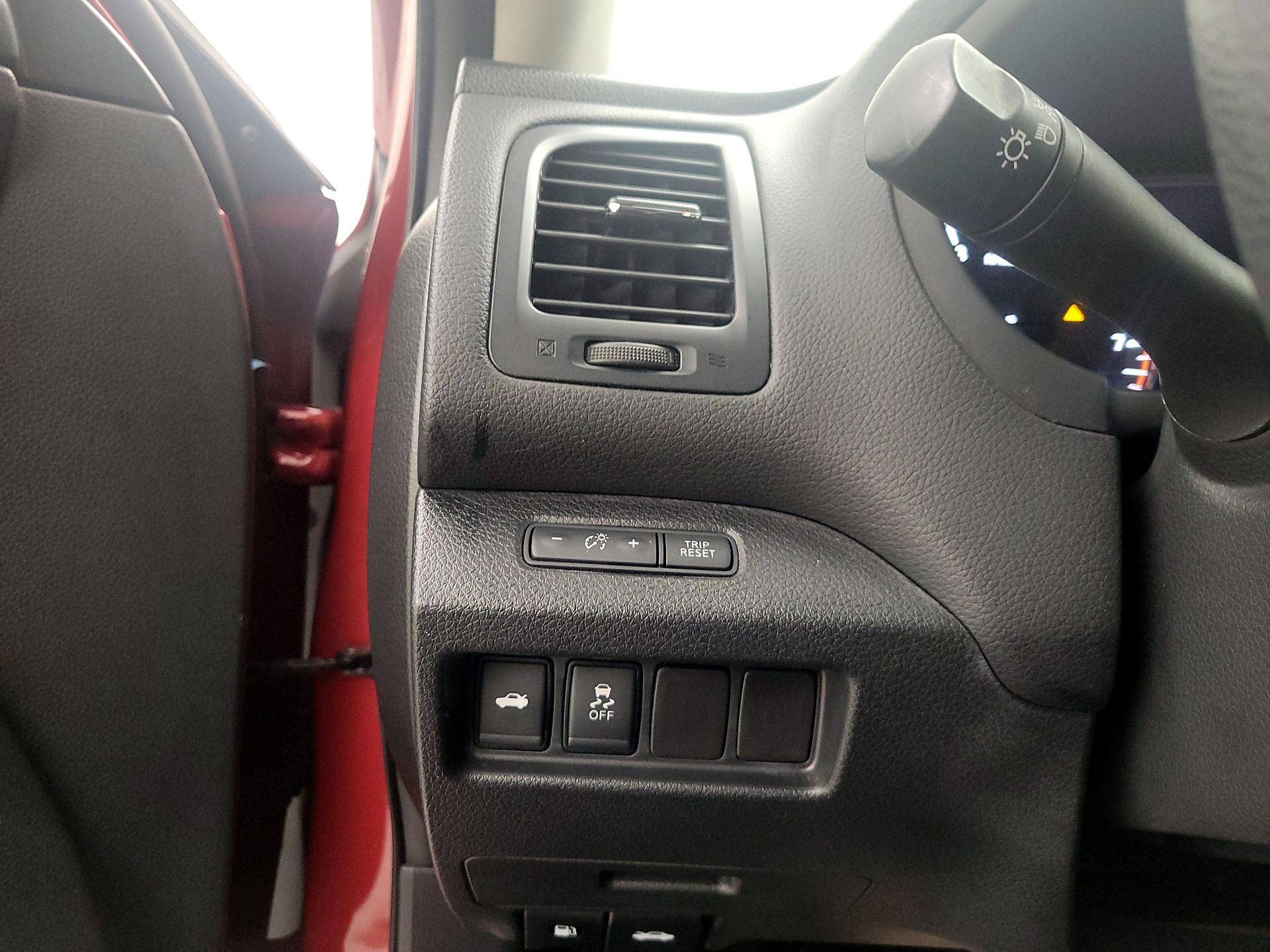 Thumbnail: 2016 Nissan Altima - 13