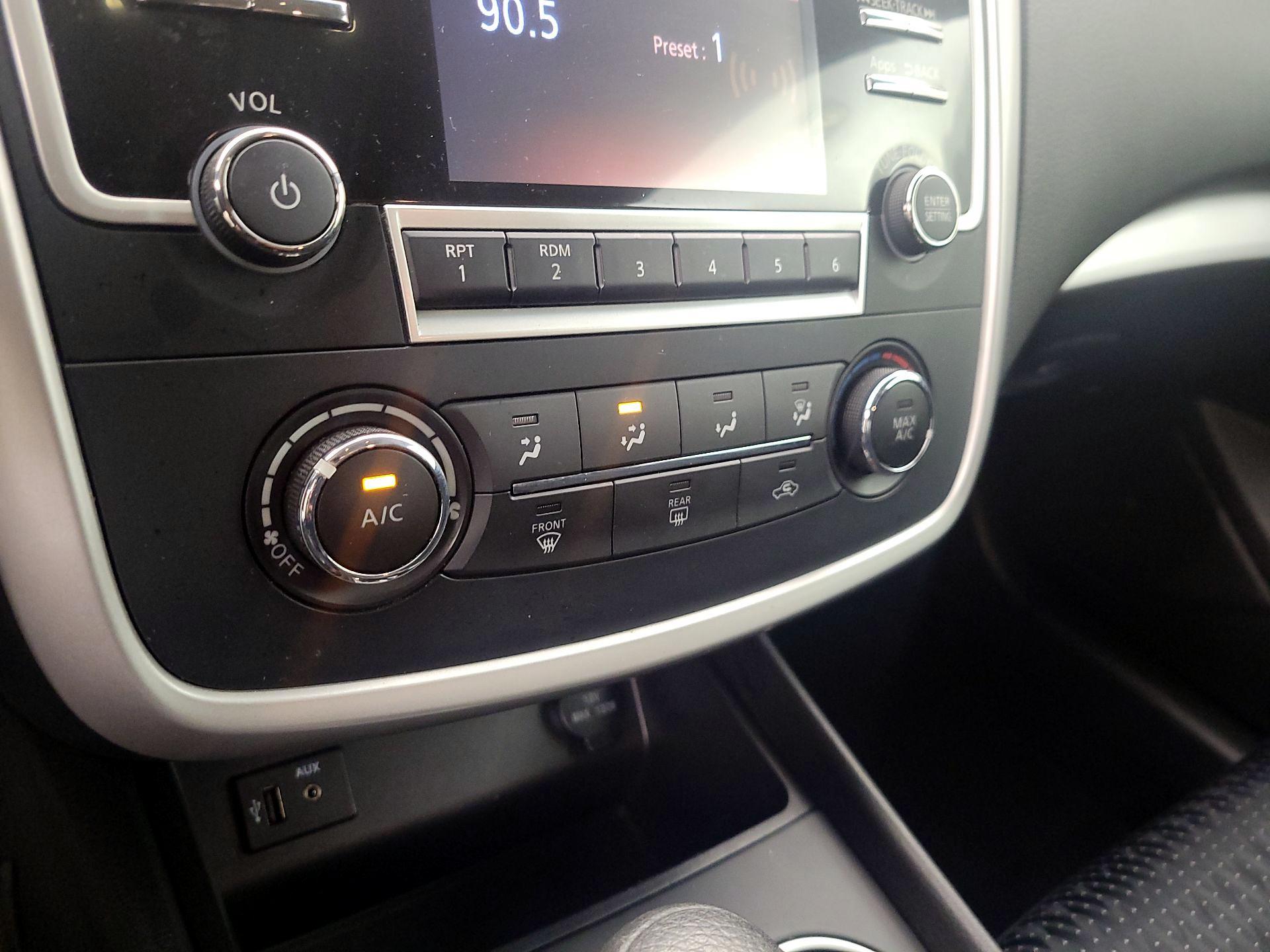 Thumbnail: 2016 Nissan Altima - 16