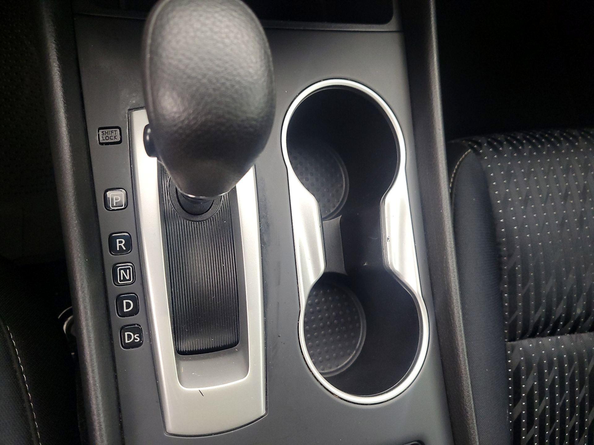 Thumbnail: 2016 Nissan Altima - 17