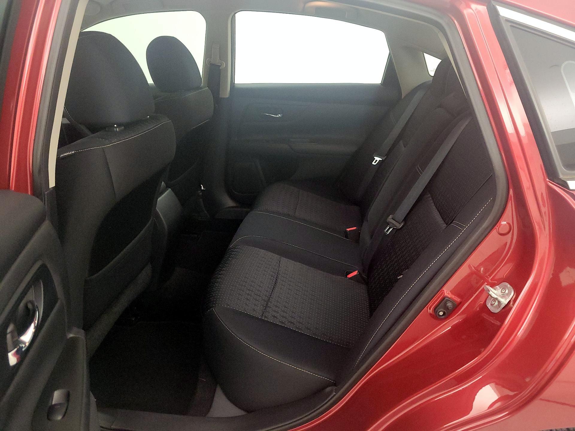 Thumbnail: 2016 Nissan Altima - 18