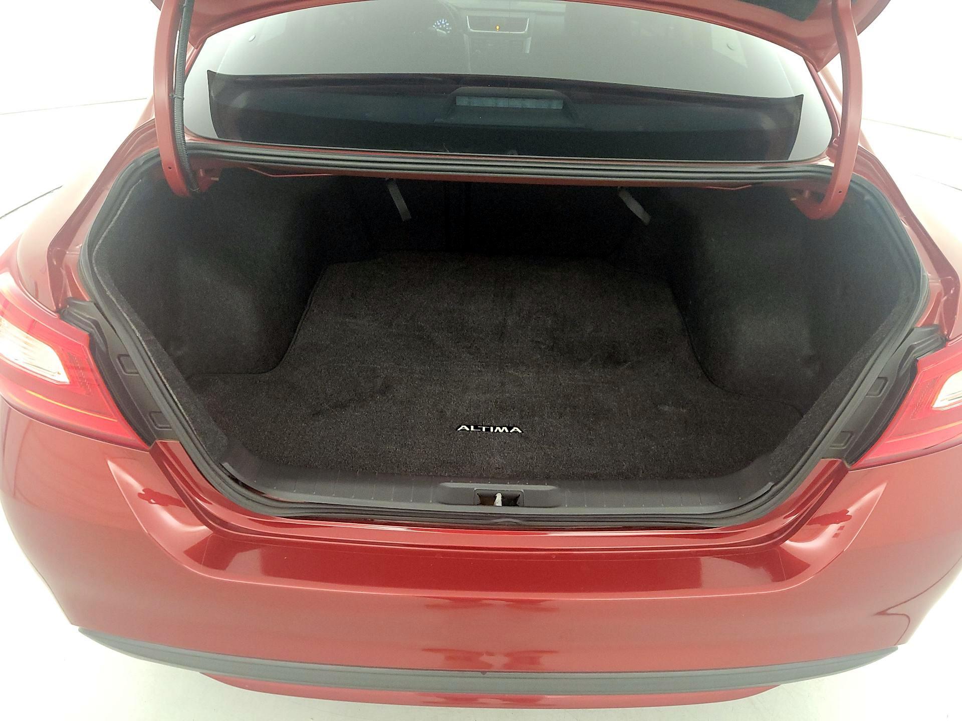 Thumbnail: 2016 Nissan Altima - 19