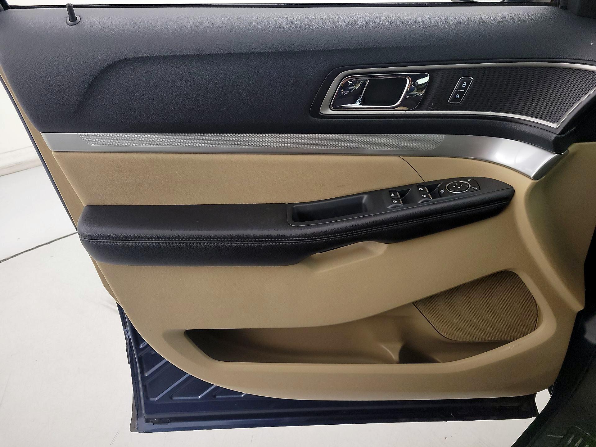 Thumbnail: 2016 Ford Explorer - 12