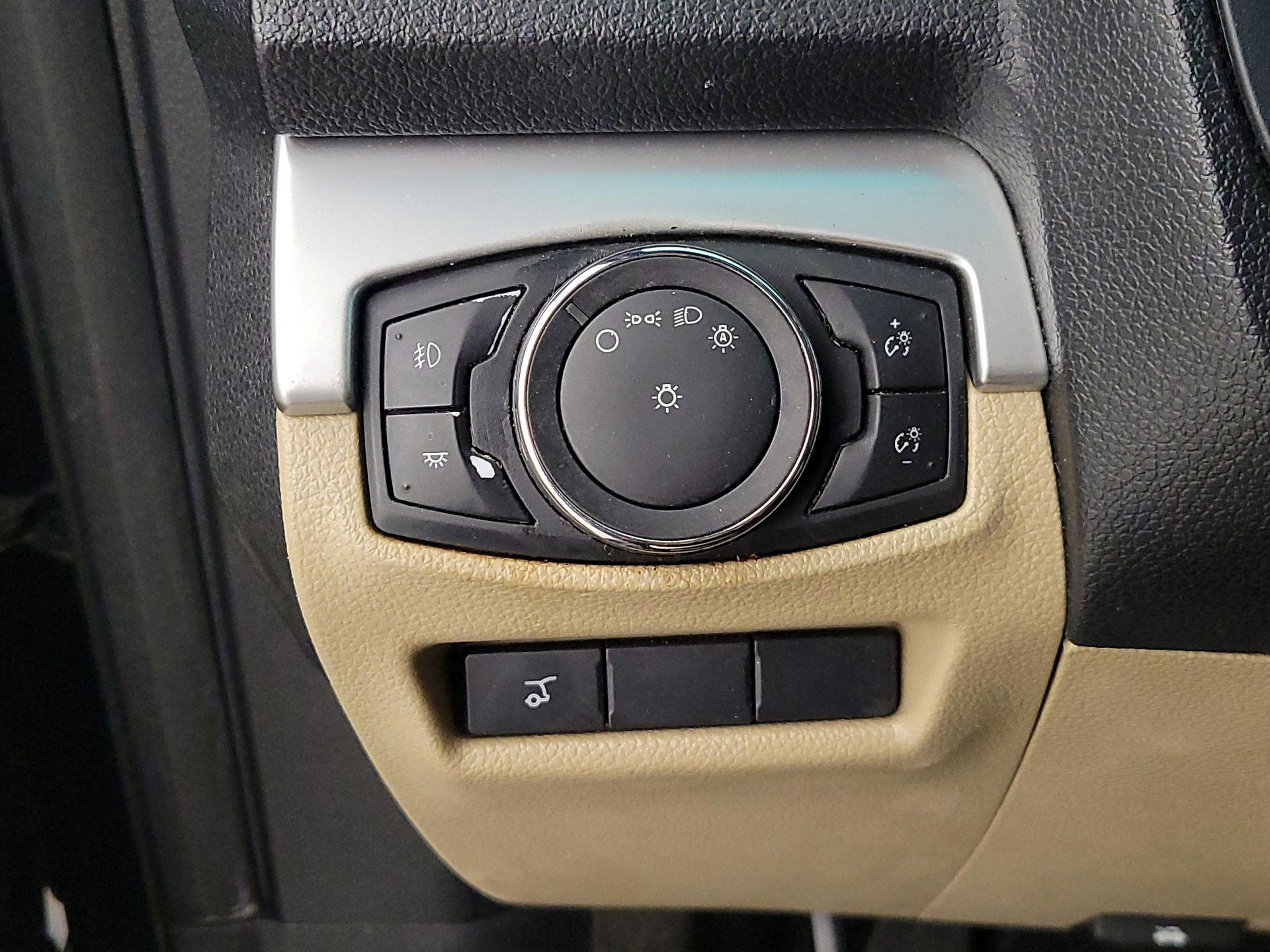 Thumbnail: 2016 Ford Explorer - 13