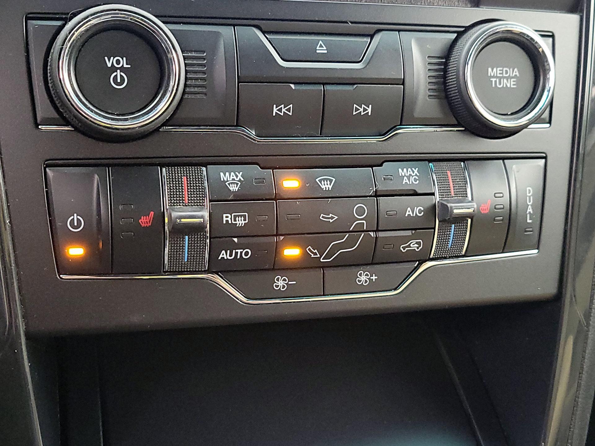 Thumbnail: 2016 Ford Explorer - 16