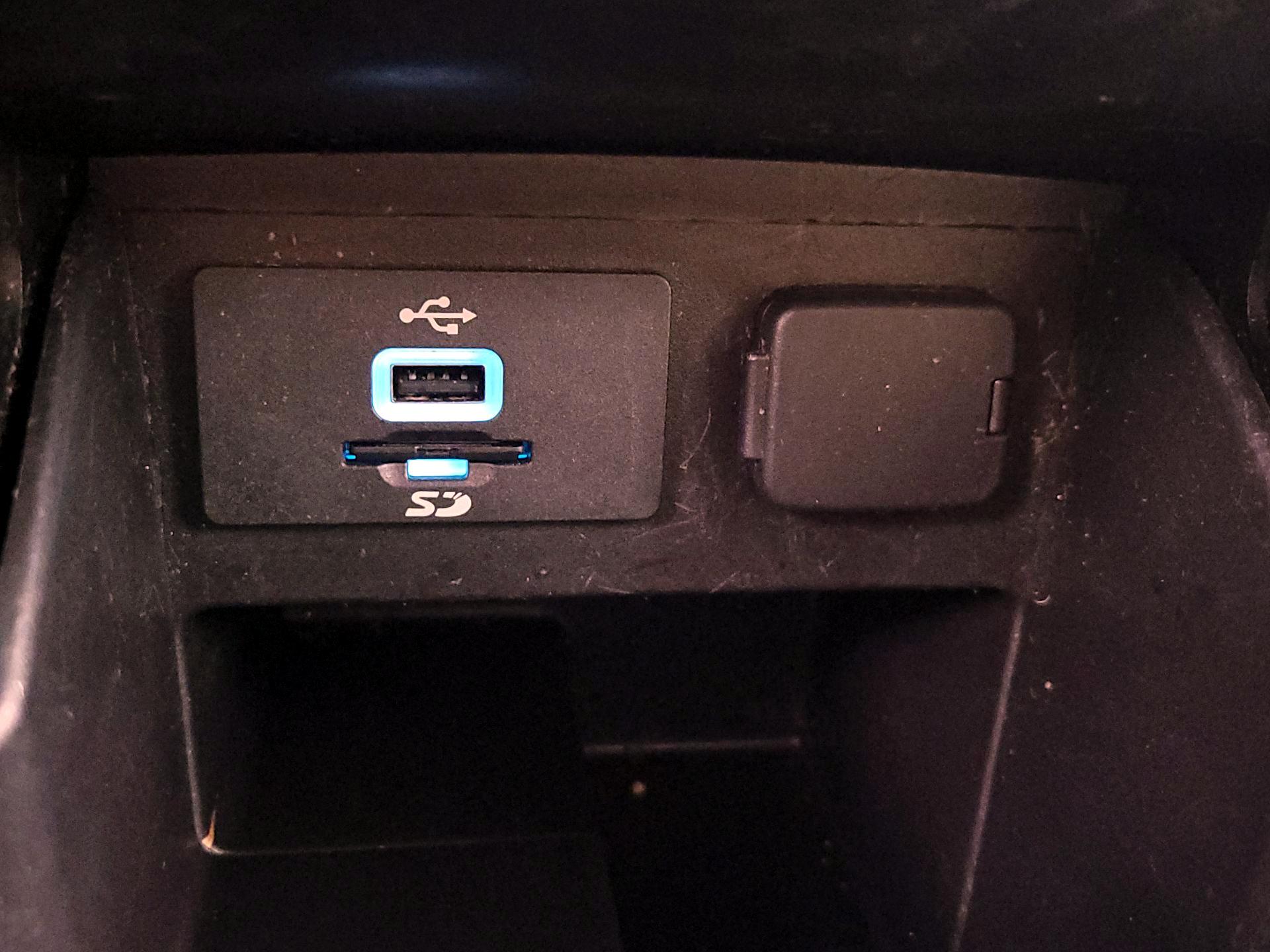 Thumbnail: 2016 Ford Explorer - 18