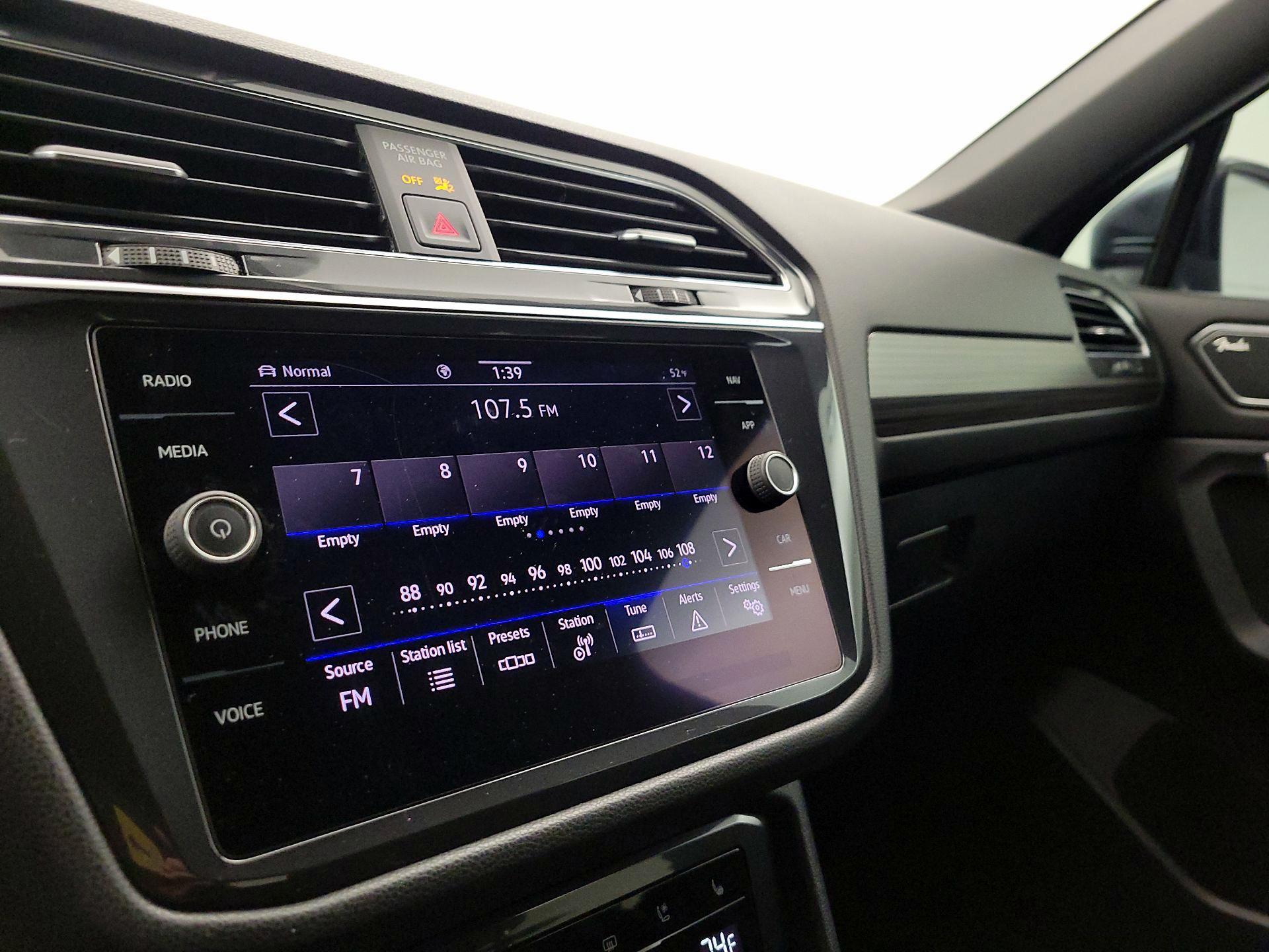 Thumbnail: 2022 Volkswagen Tiguan - 15