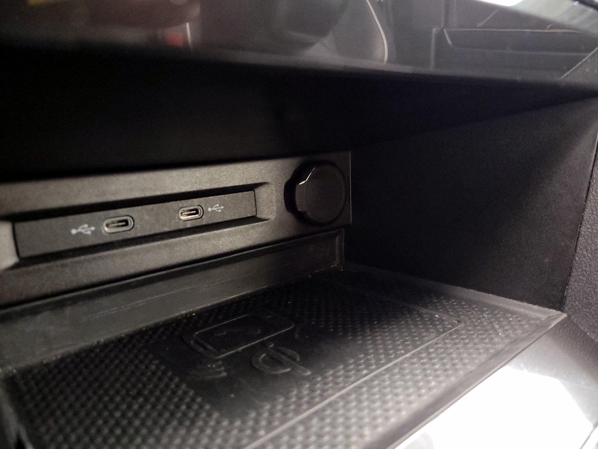 Thumbnail: 2022 Volkswagen Tiguan - 18