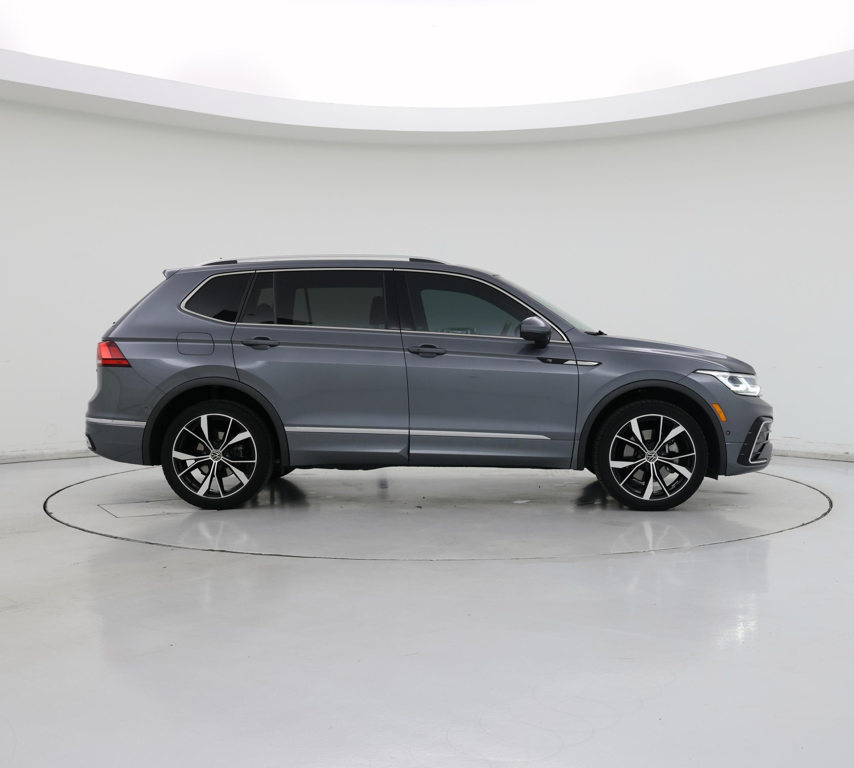 Thumbnail: 2022 Volkswagen Tiguan - 7