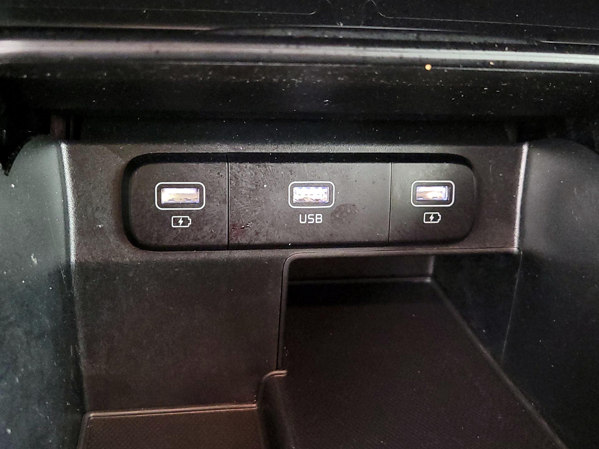 Thumbnail: 2021 Kia Sorento - 18