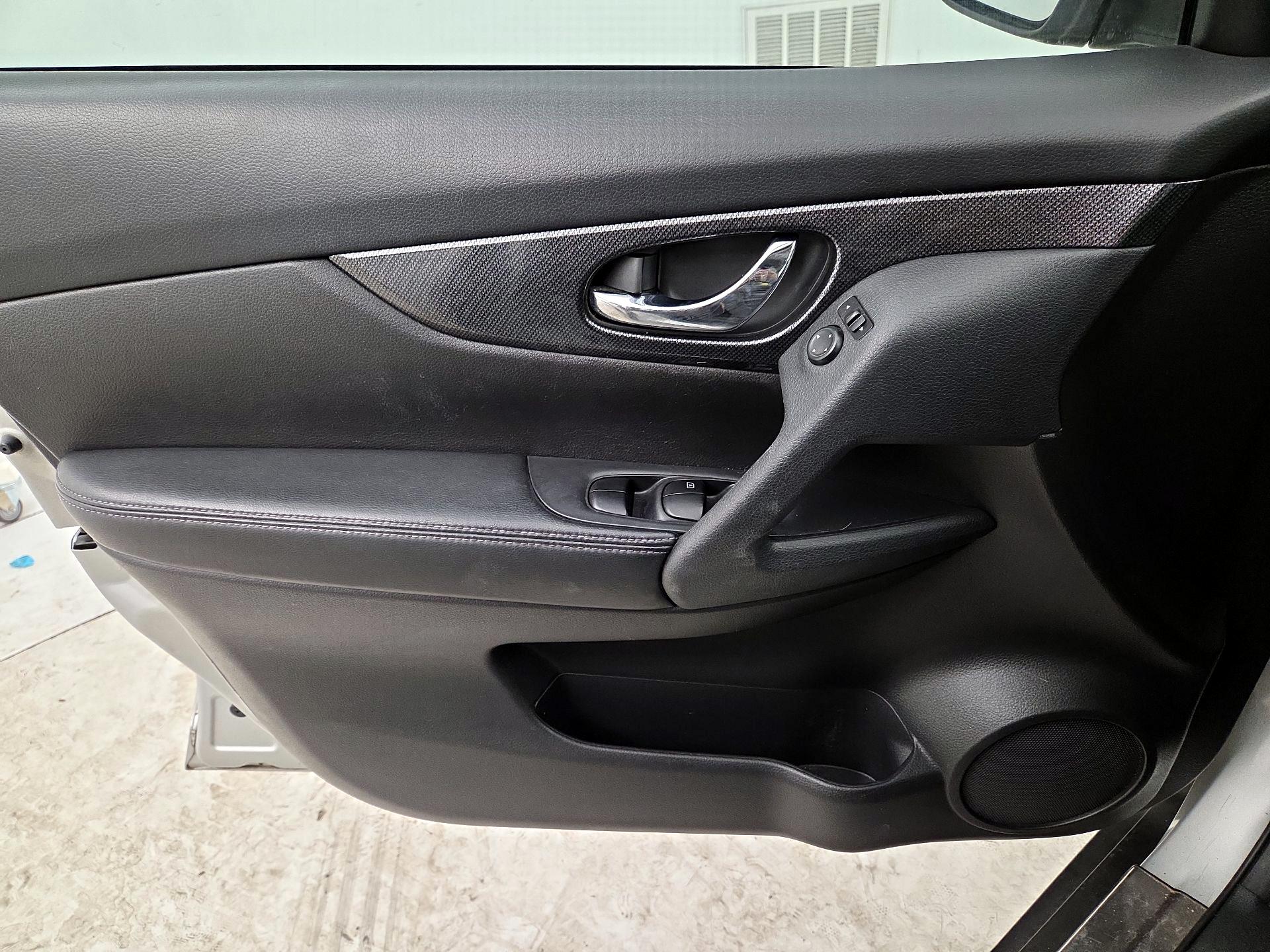 Thumbnail: 2015 Nissan Rogue - 12