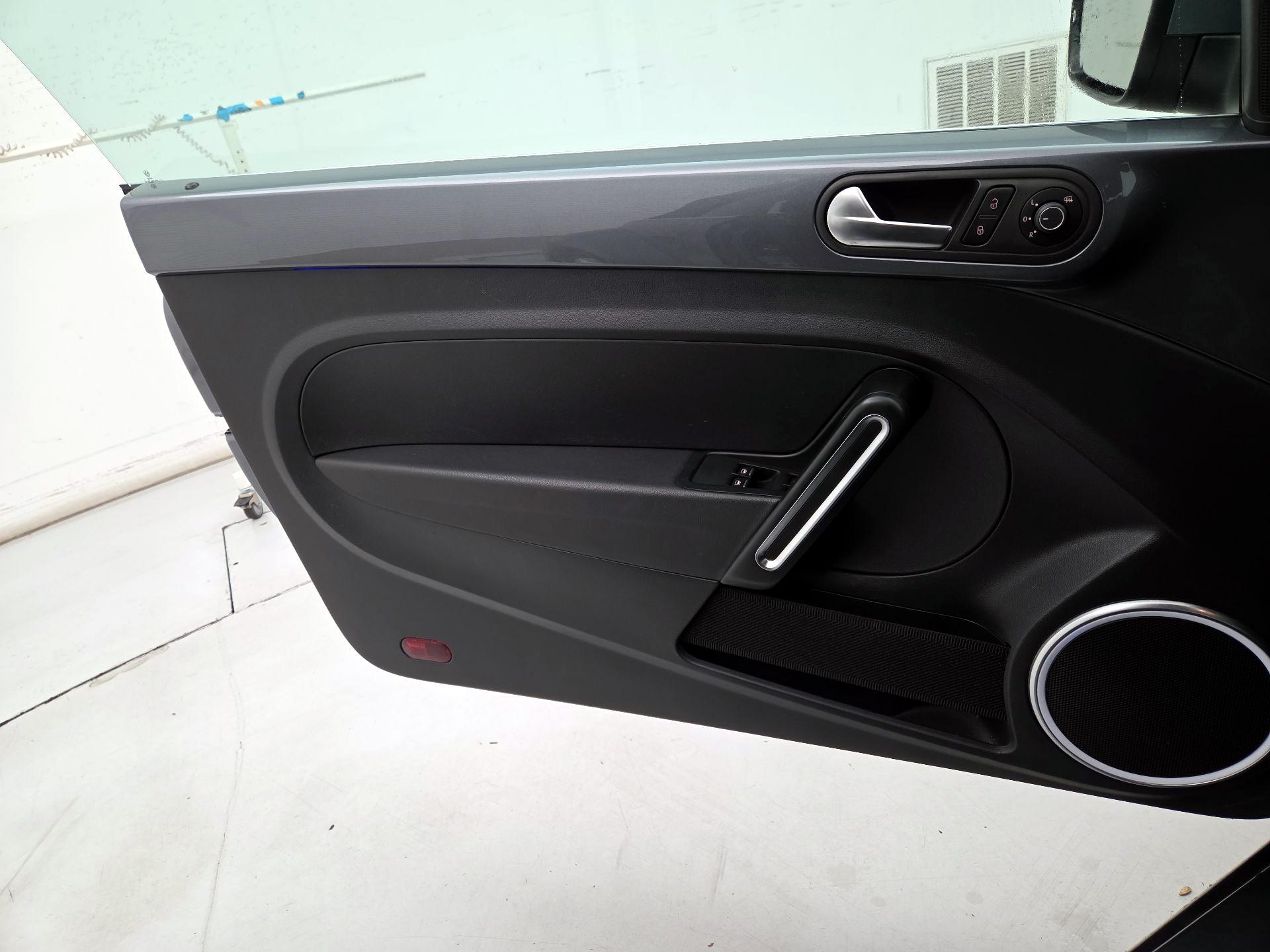 Thumbnail: 2017 Volkswagen Beetle - 12