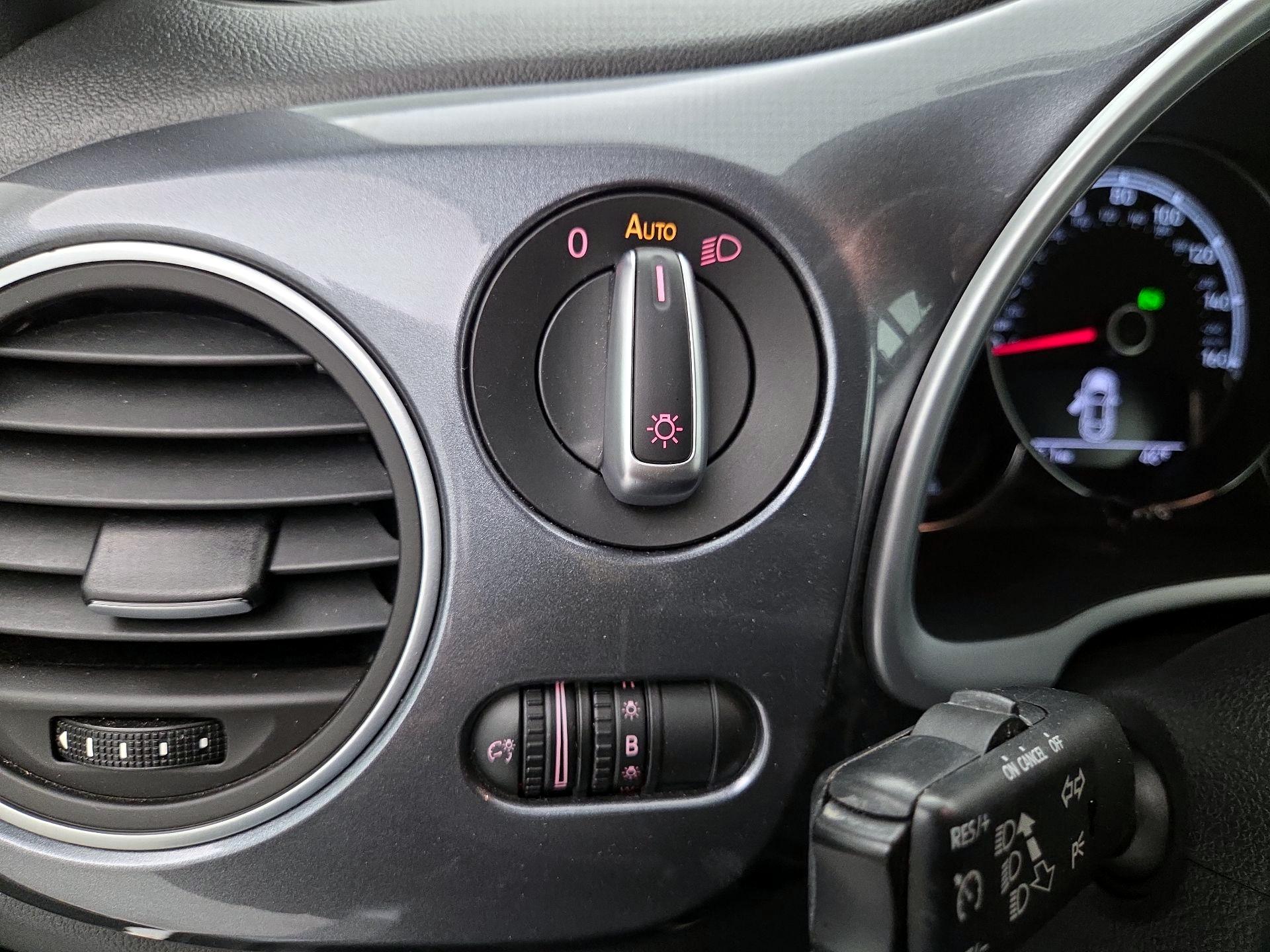 Thumbnail: 2017 Volkswagen Beetle - 13