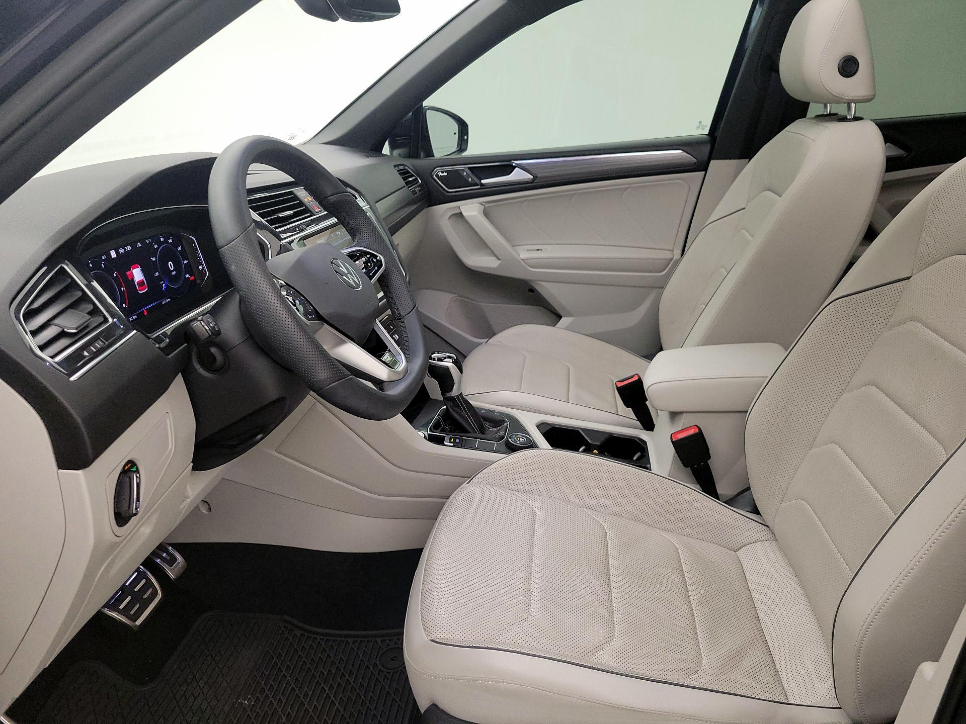 Thumbnail: 2022 Volkswagen Tiguan - 11