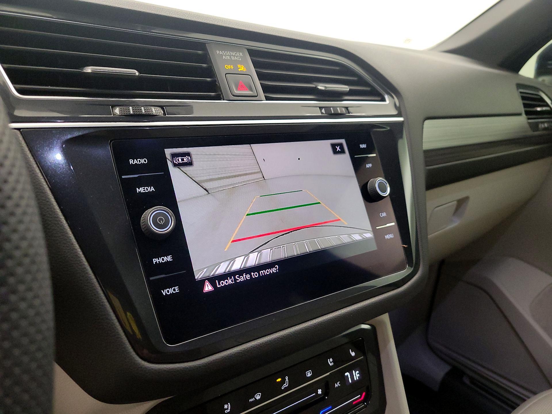 Thumbnail: 2022 Volkswagen Tiguan - 15