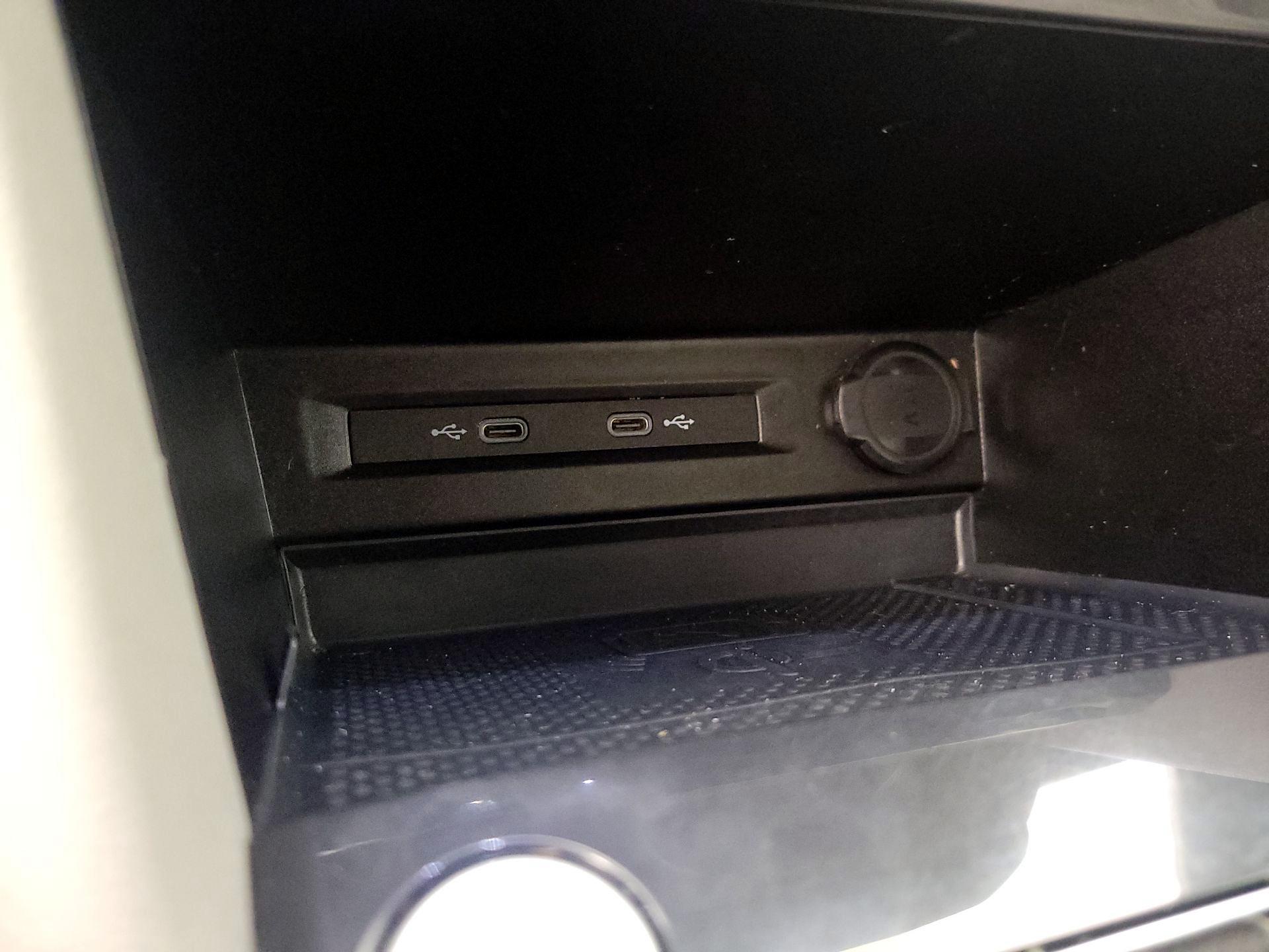 Thumbnail: 2022 Volkswagen Tiguan - 19