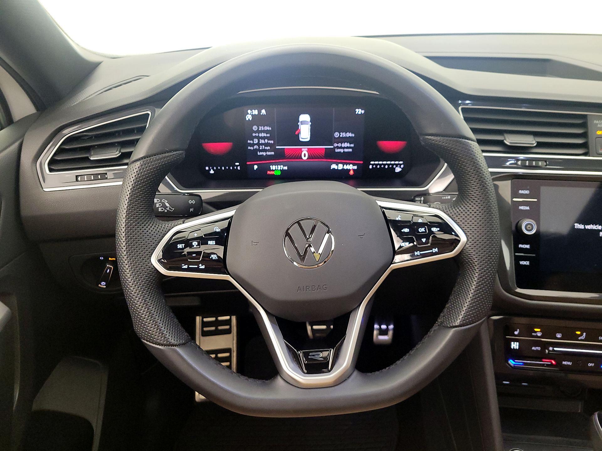 Thumbnail: 2023 Volkswagen Tiguan - 10