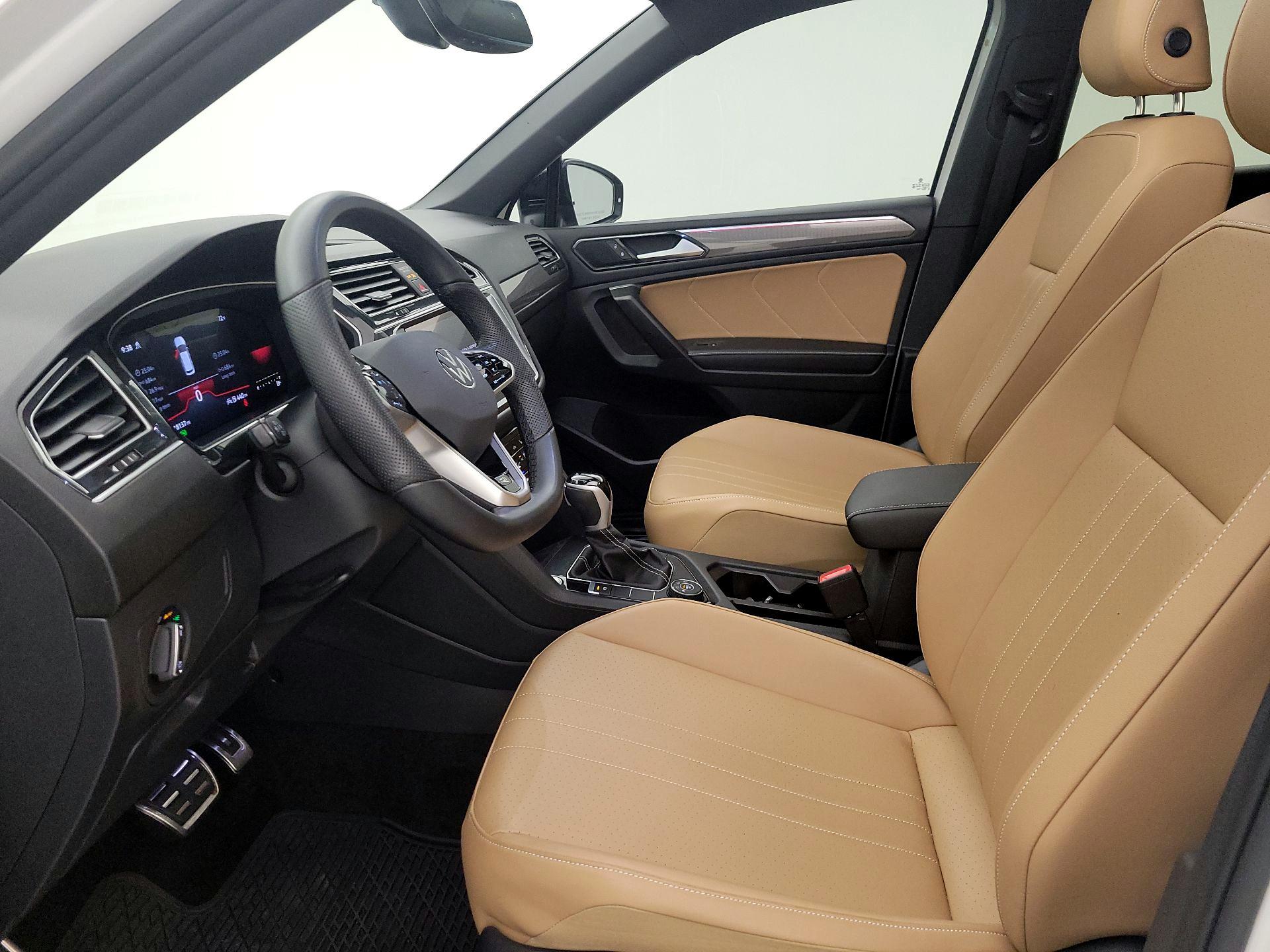 Thumbnail: 2023 Volkswagen Tiguan - 11