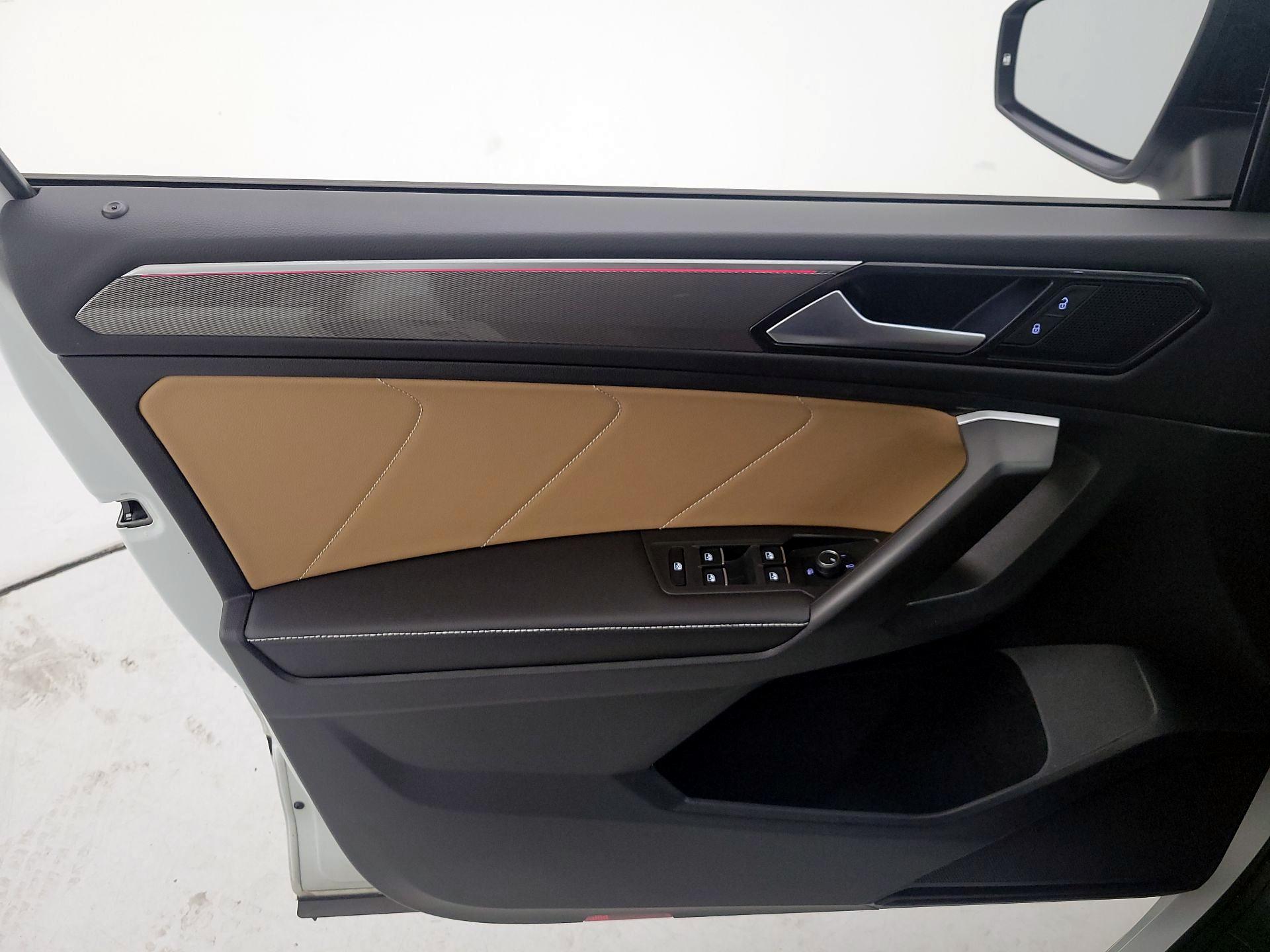 Thumbnail: 2023 Volkswagen Tiguan - 12