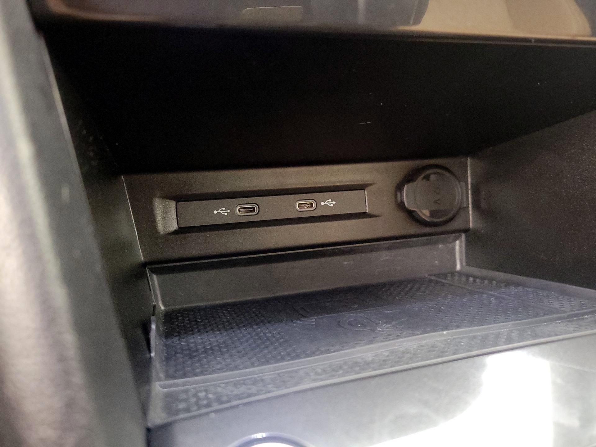 Thumbnail: 2023 Volkswagen Tiguan - 18