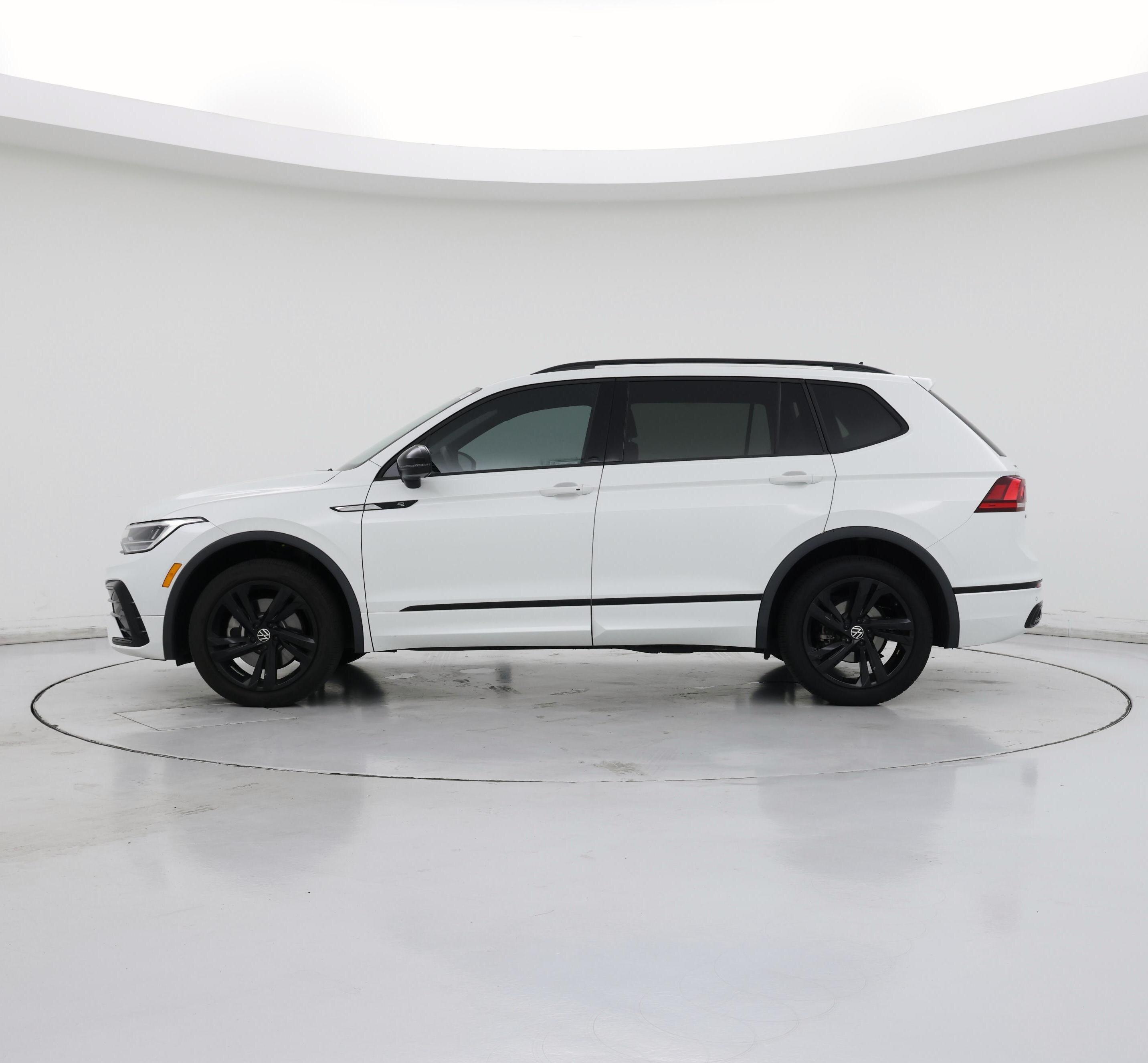 Thumbnail: 2023 Volkswagen Tiguan - 3