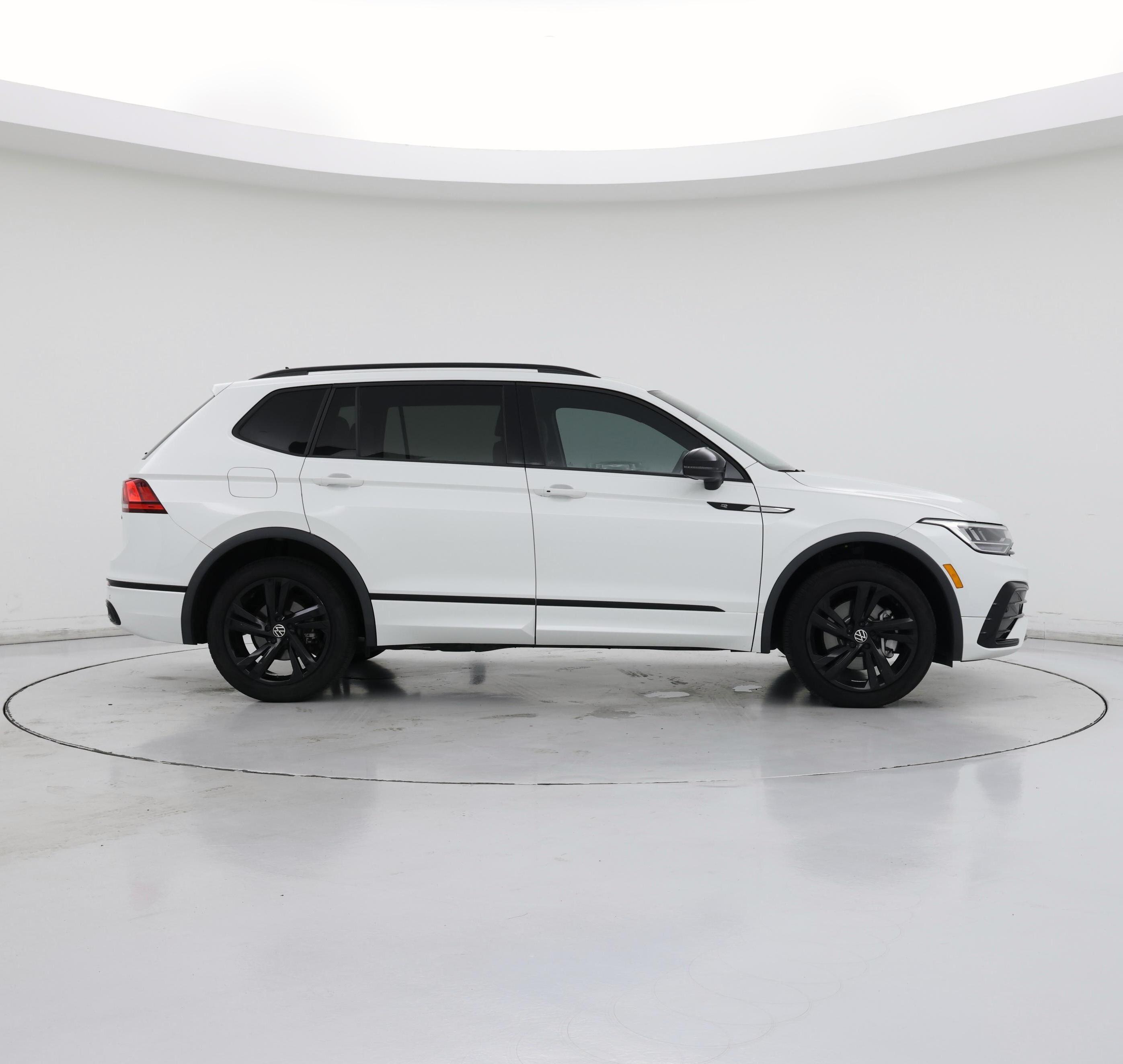 Thumbnail: 2023 Volkswagen Tiguan - 7