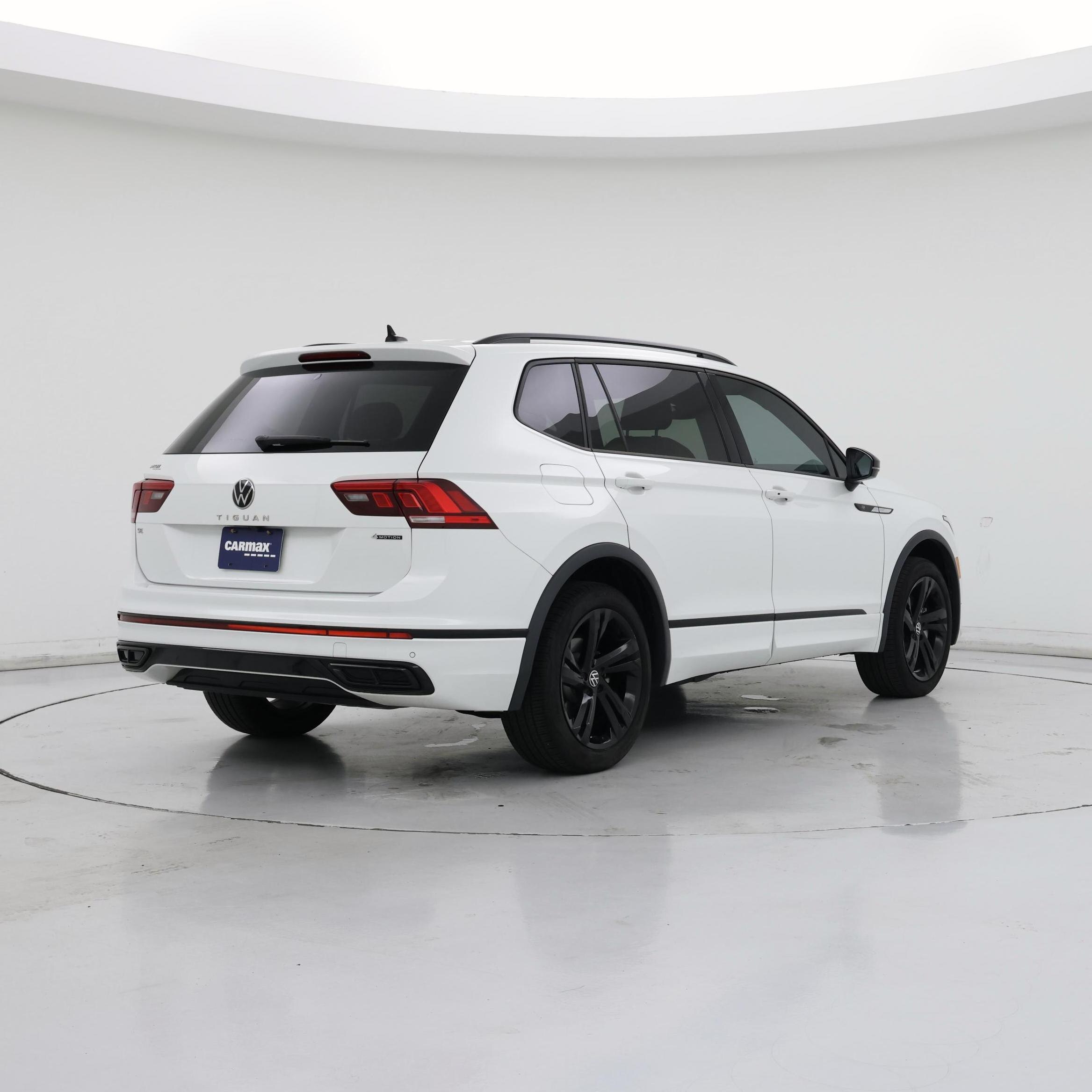 Thumbnail: 2023 Volkswagen Tiguan - 8