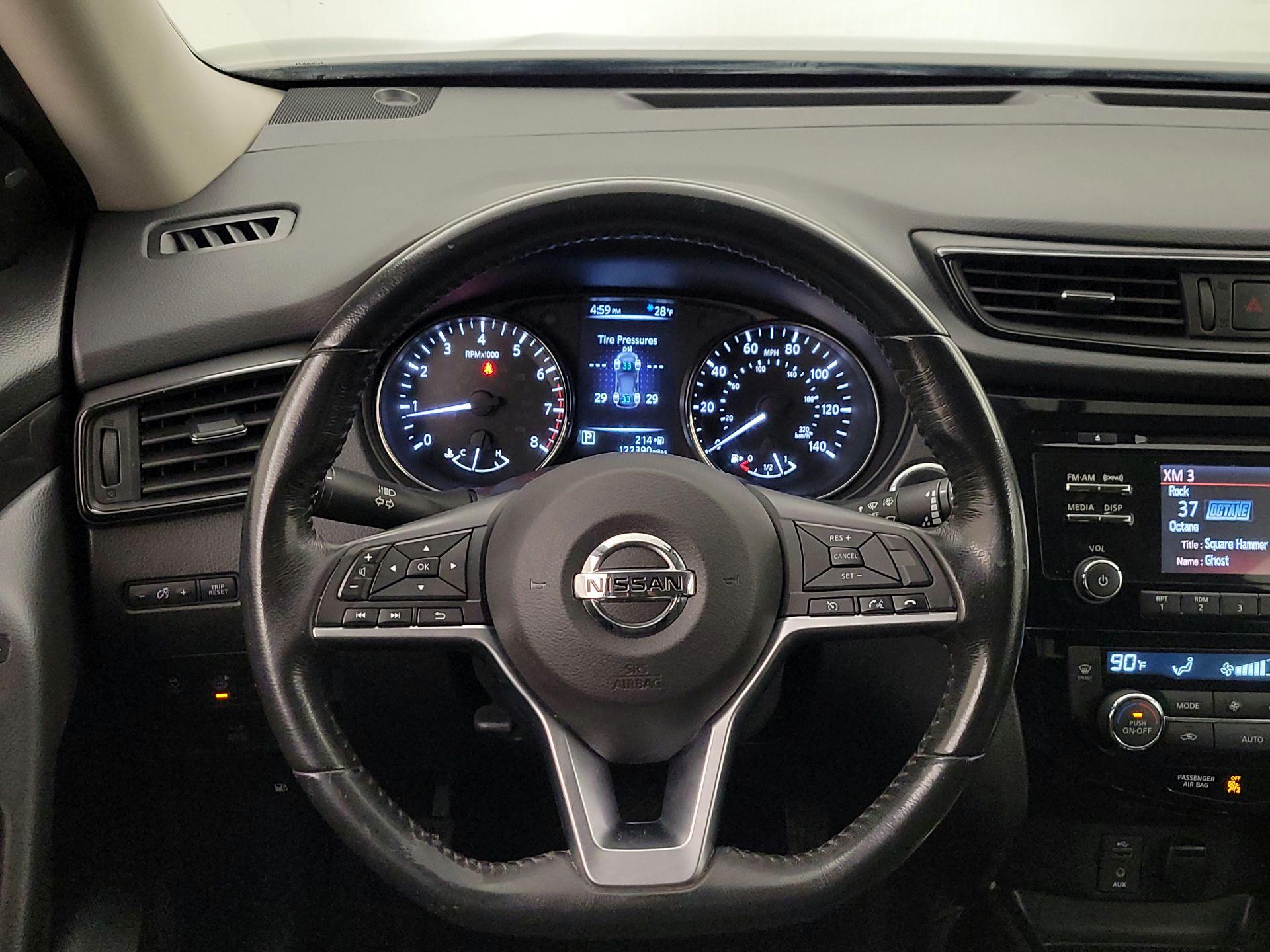 Thumbnail: 2017 Nissan Rogue - 10