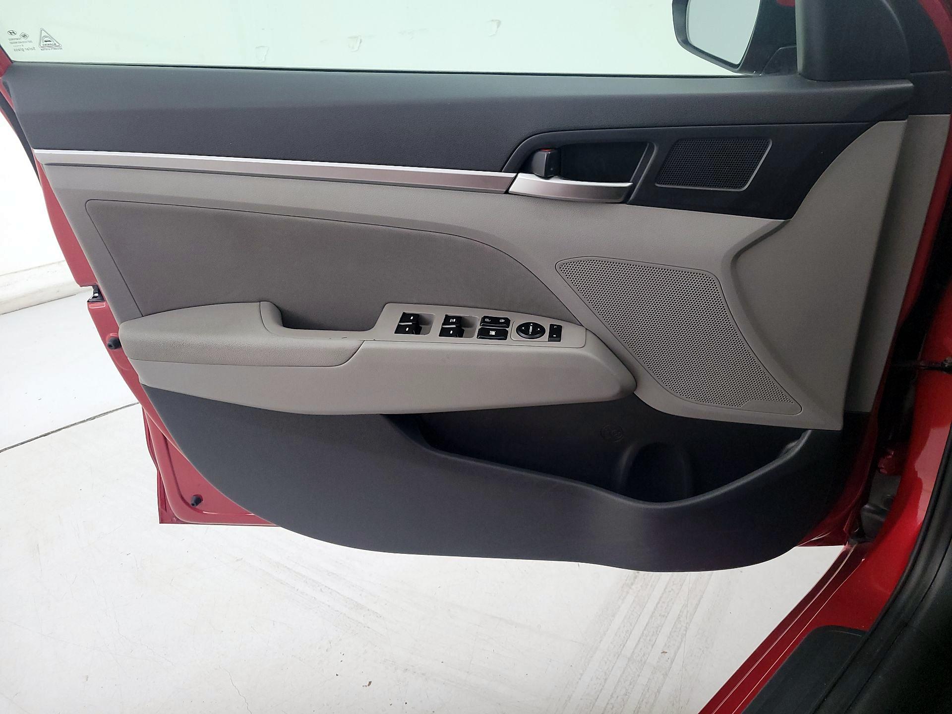 Thumbnail: 2020 Hyundai Elantra - 12