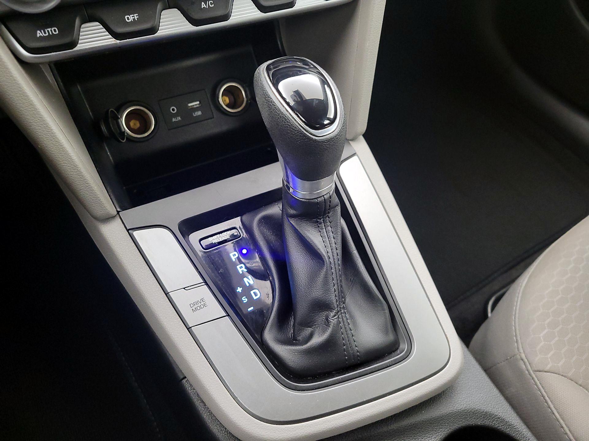 Thumbnail: 2020 Hyundai Elantra - 17