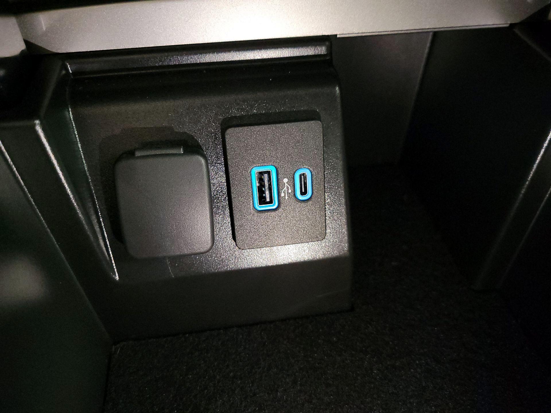 Thumbnail: 2023 Ford Explorer - 19