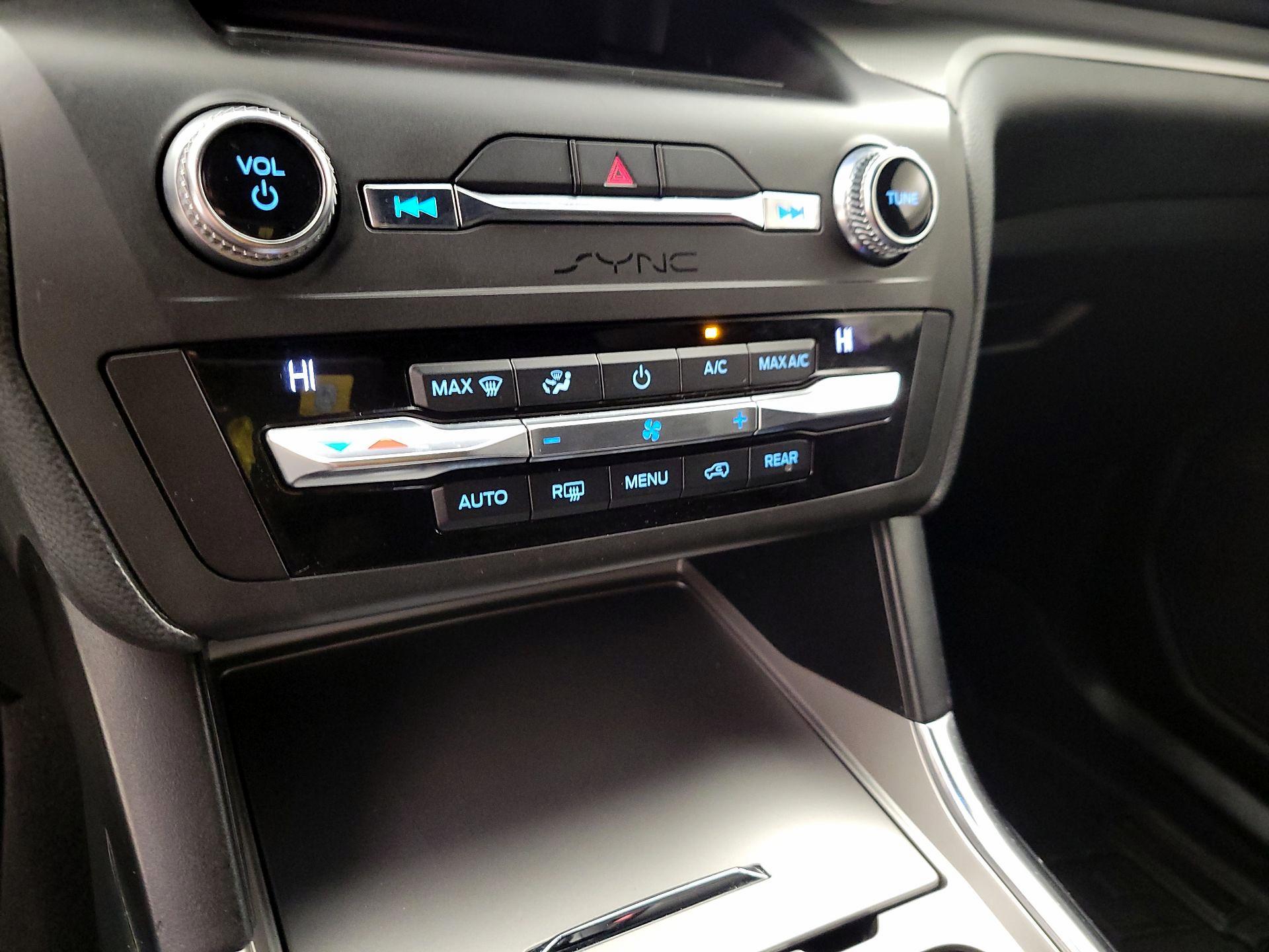 Thumbnail: 2020 Ford Explorer - 16