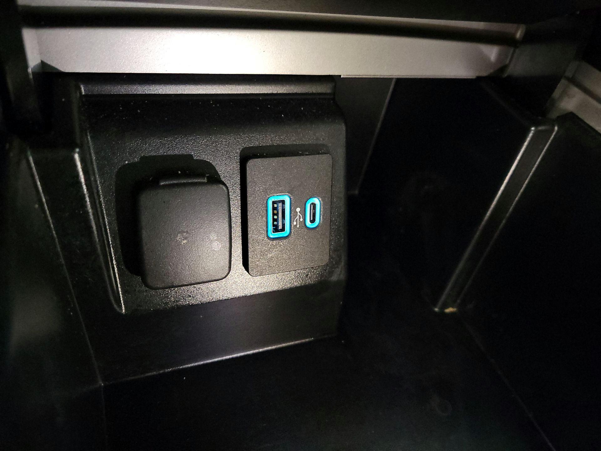 Thumbnail: 2020 Ford Explorer - 18