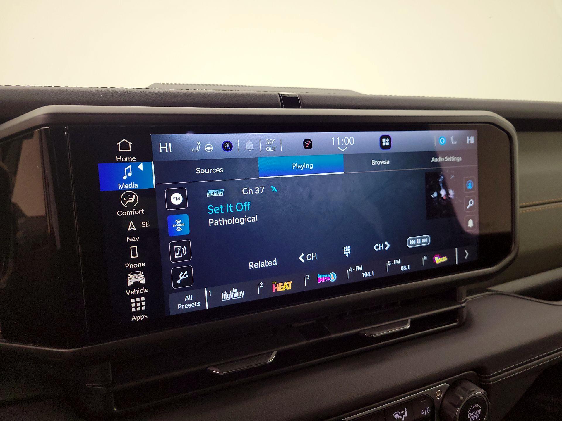 Thumbnail: 2025 Jeep Gladiator - 16