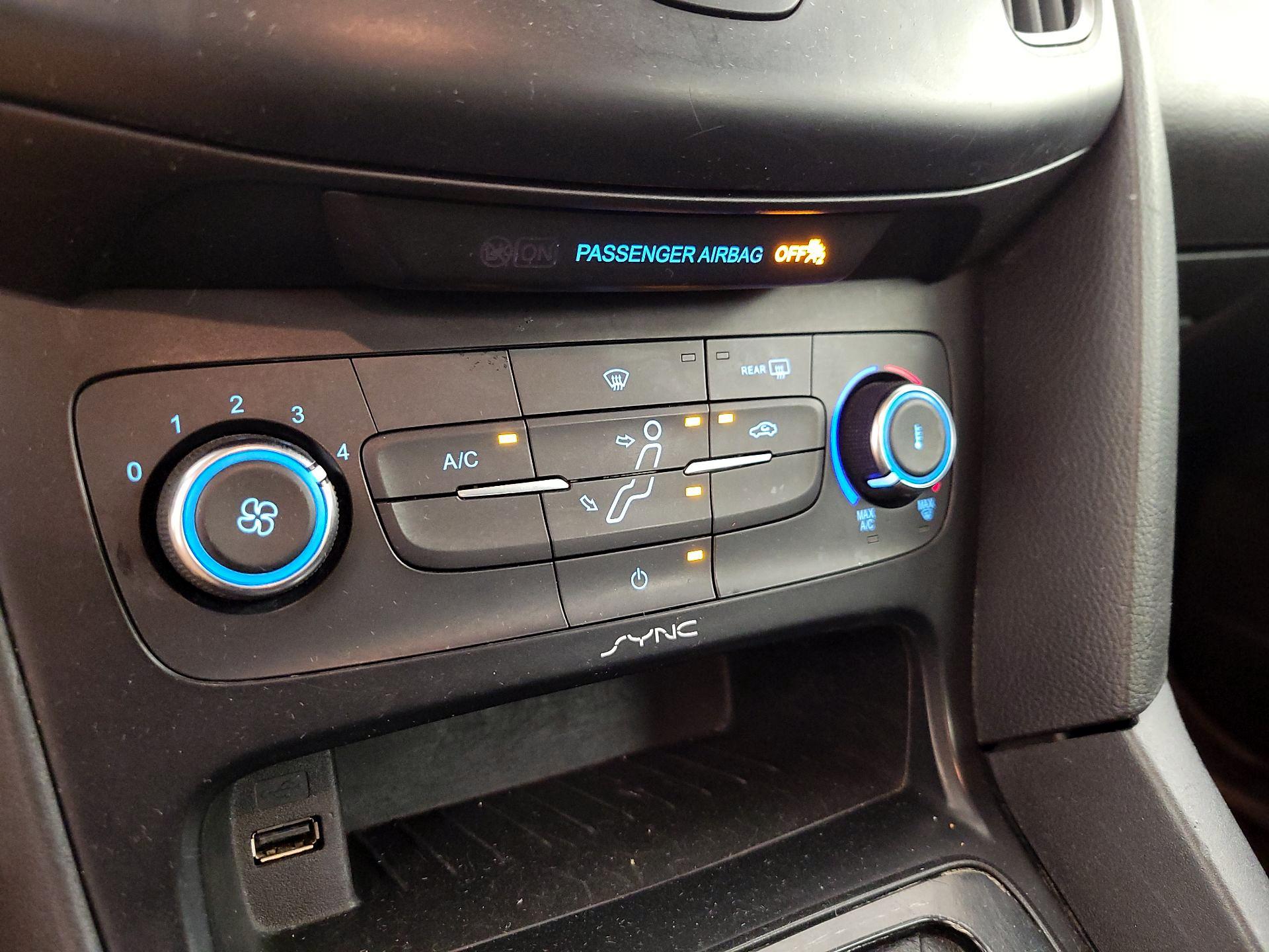 Thumbnail: 2016 Ford Focus - 16