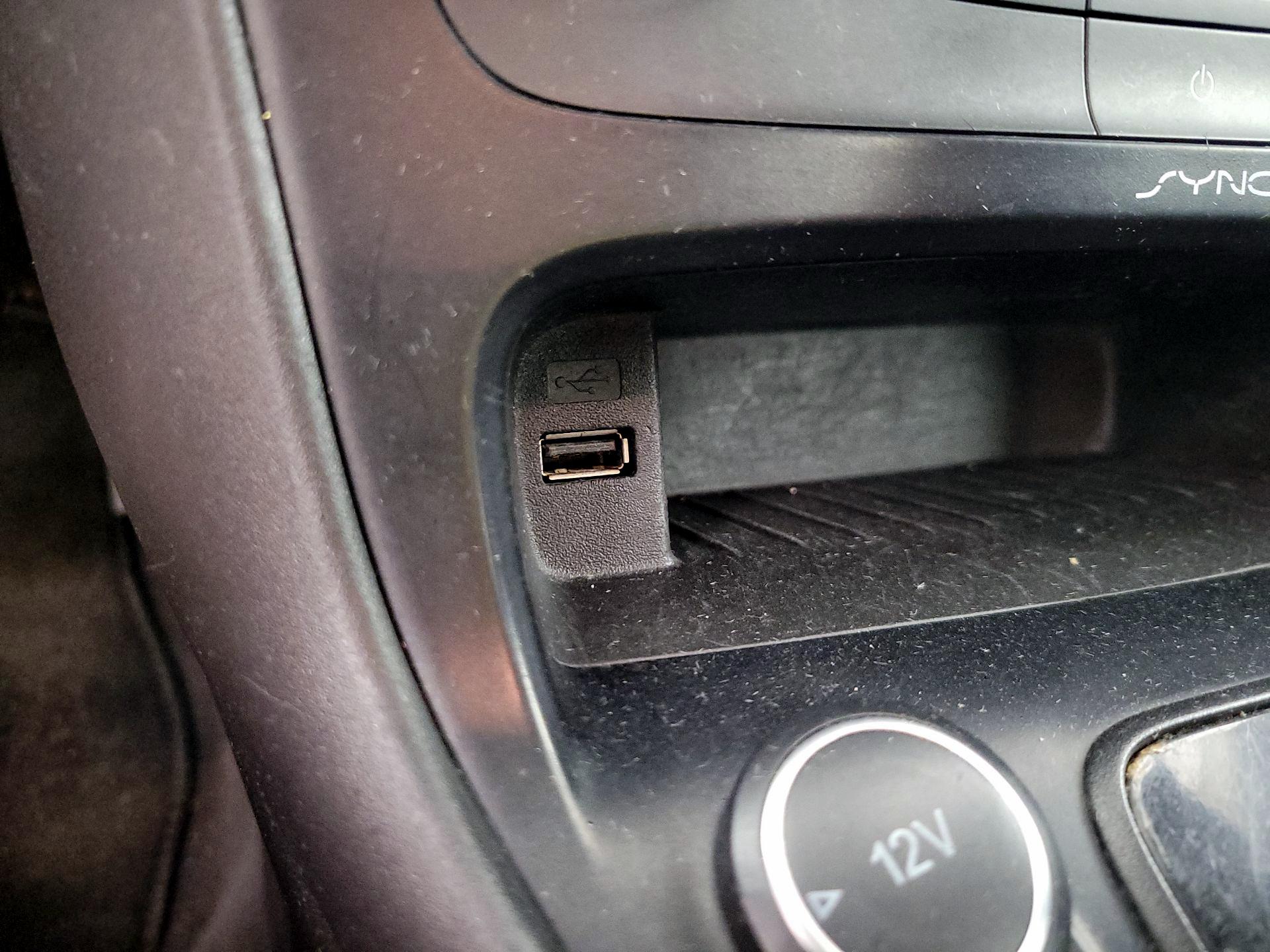 Thumbnail: 2016 Ford Focus - 18