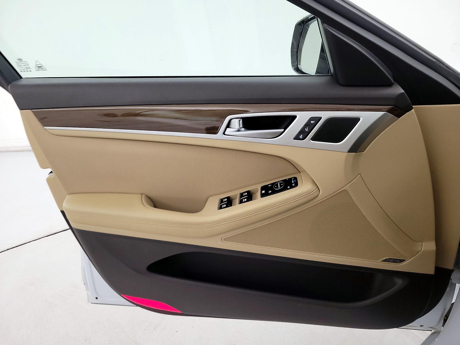 Thumbnail: 2015 Hyundai Genesis - 12